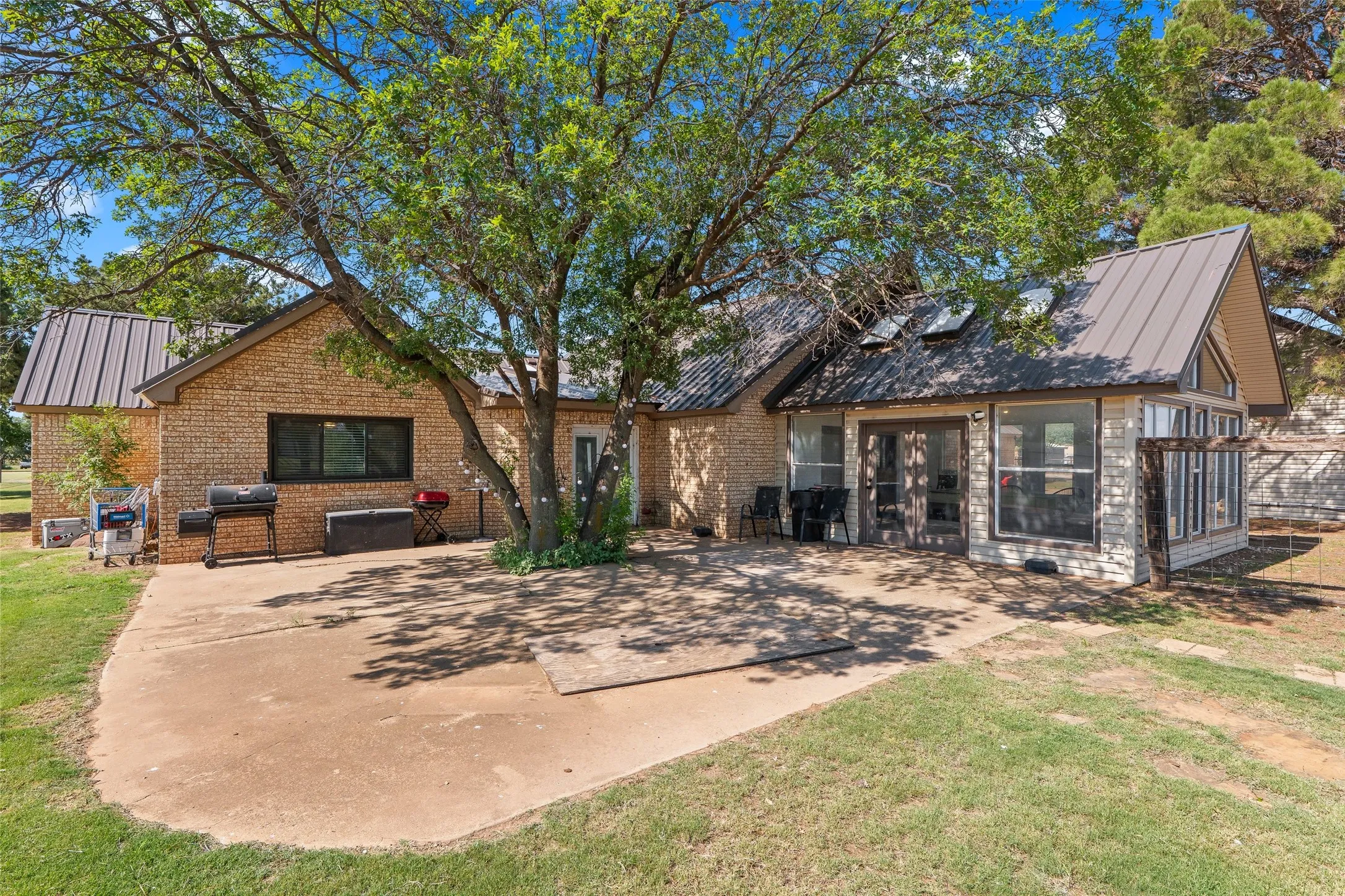 Single Family Residence For Sale in Lubbock County , 2604 Dana Street, Lubbock, Texas 79415, 4 Bedroom, 3 Bathroom, Garage spaces, 2,826 Sqft, built in 1977, mls#21325823, Real Estate Agent in Lubbock, Homes For Sale in Lubbock county, Homes For Sale in Lubbock, Realtor in Lubbock Texas, Real Estate Brokerage Independent Realty Texas, Luminita Cordes Realtor