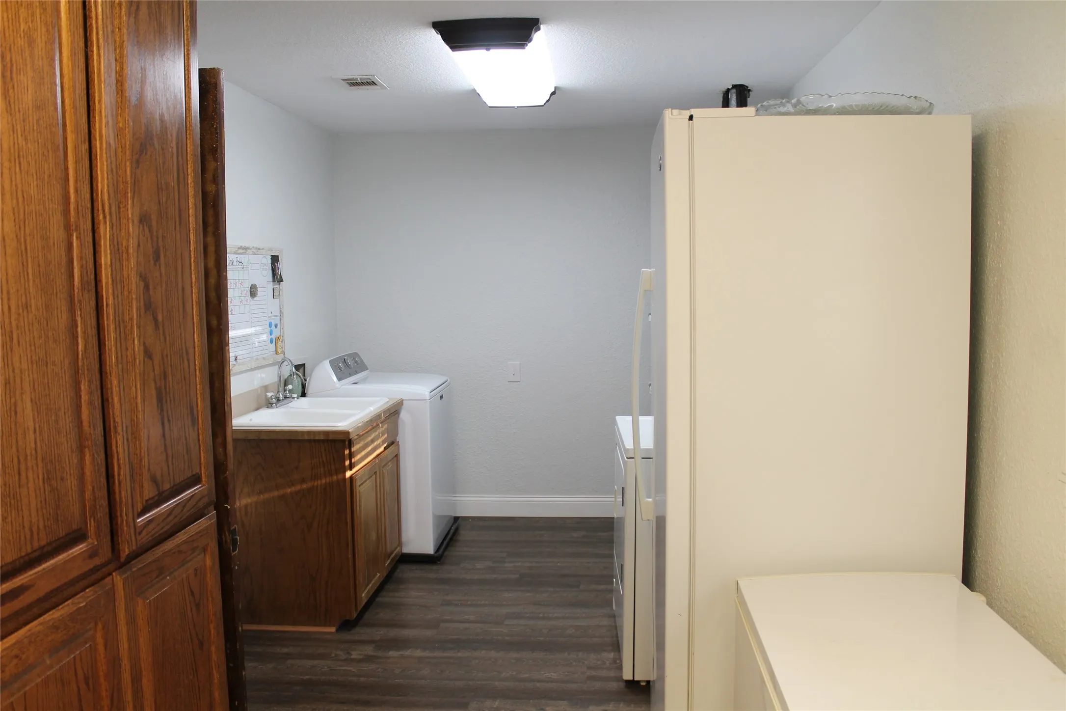 Single Family Residence For Sale in Wise County , 121 Port O Call Court, Runaway Bay, Texas 76426, 3 Bedroom, 3 Bathroom, 2 Garage spaces, 3,326 Sqft, built in 1978, mls#21317632, Real Estate Agent in Runaway Bay, Homes For Sale in Wise county, Homes For Sale in Runaway Bay, Realtor in Runaway Bay Texas, Real Estate Brokerage Independent Realty Texas, Luminita Cordes Realtor