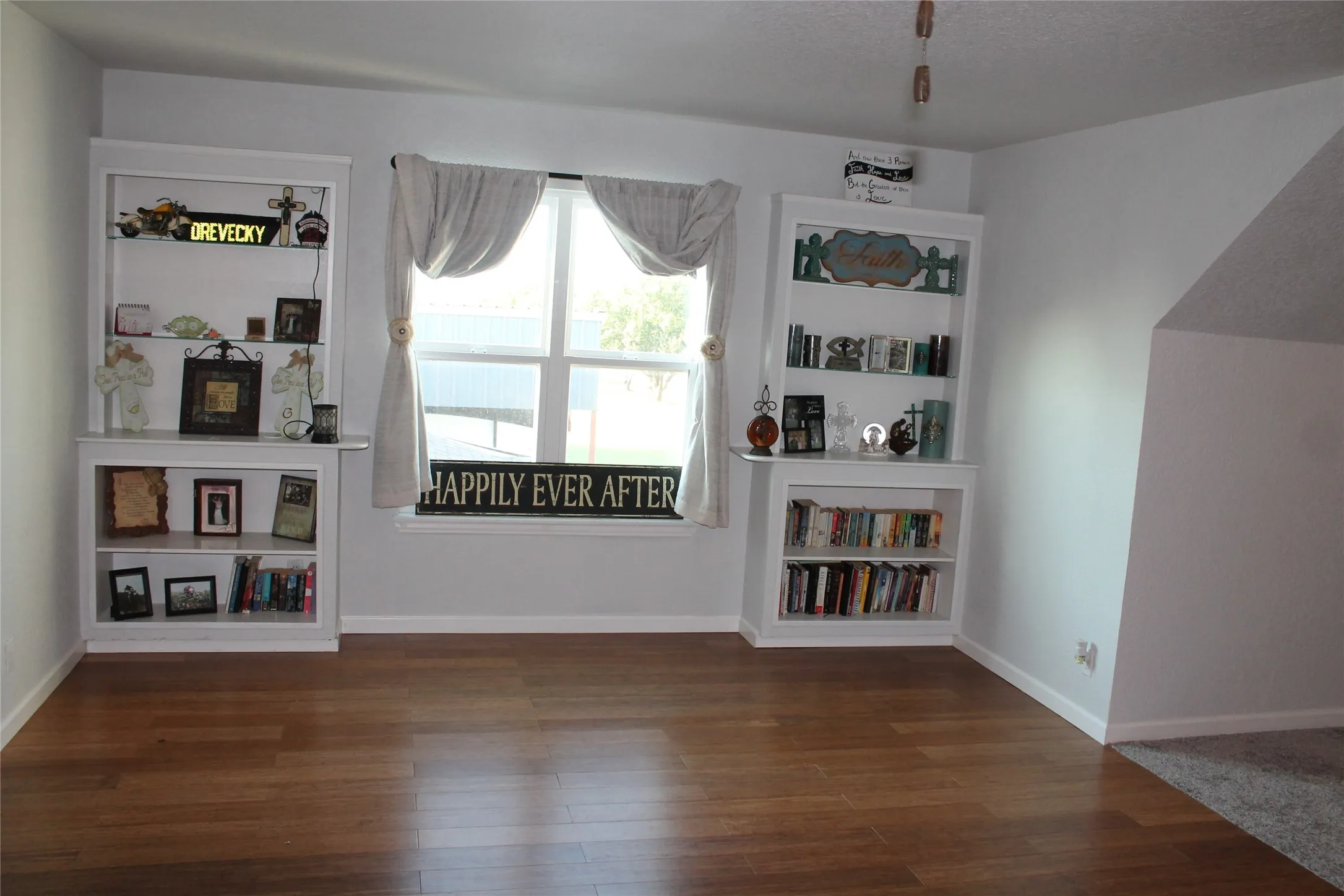 Single Family Residence For Sale in Wise County , 121 Port O Call Court, Runaway Bay, Texas 76426, 3 Bedroom, 3 Bathroom, 2 Garage spaces, 3,326 Sqft, built in 1978, mls#21317632, Real Estate Agent in Runaway Bay, Homes For Sale in Wise county, Homes For Sale in Runaway Bay, Realtor in Runaway Bay Texas, Real Estate Brokerage Independent Realty Texas, Luminita Cordes Realtor