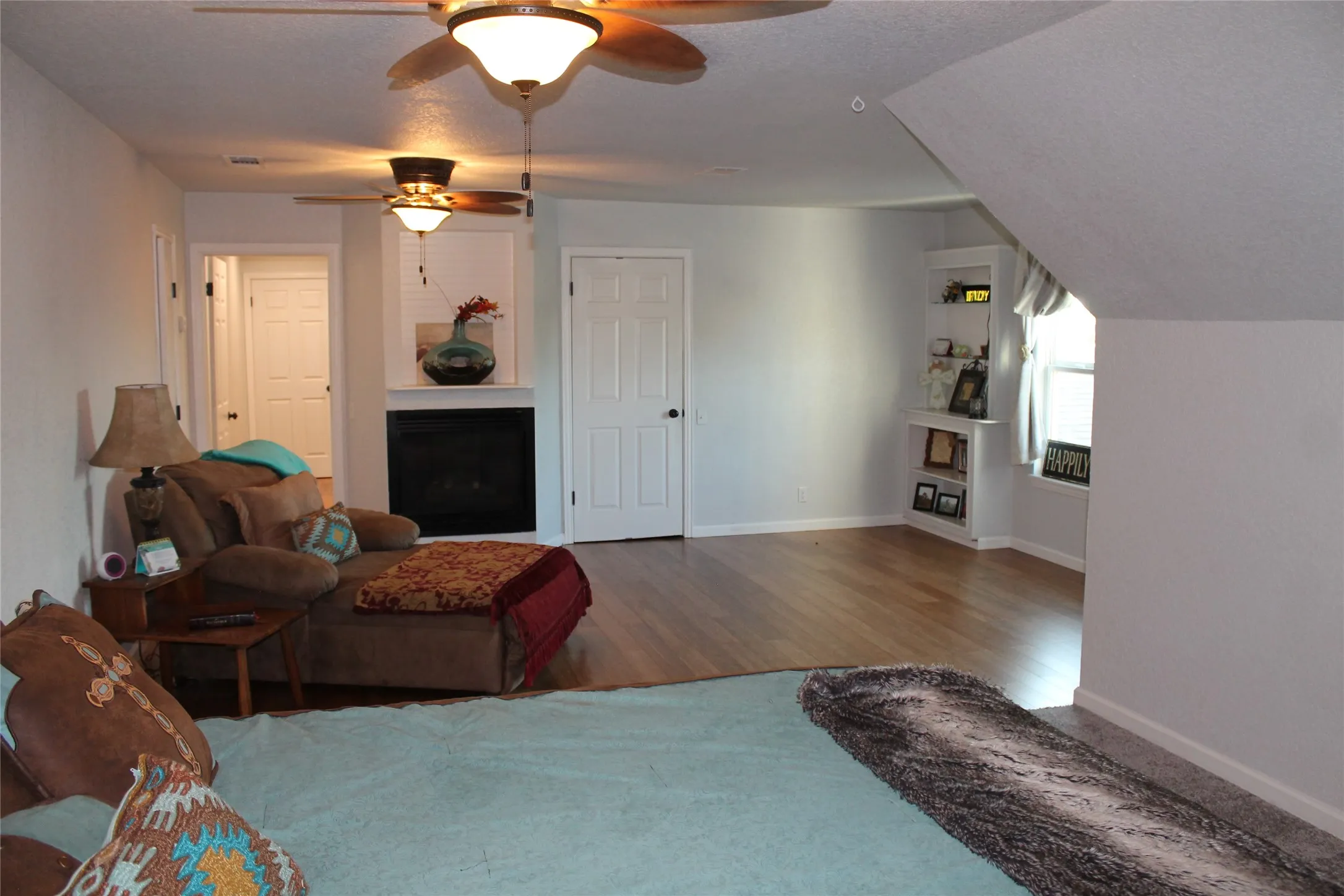 Single Family Residence For Sale in Wise County , 121 Port O Call Court, Runaway Bay, Texas 76426, 3 Bedroom, 3 Bathroom, 2 Garage spaces, 3,326 Sqft, built in 1978, mls#21317632, Real Estate Agent in Runaway Bay, Homes For Sale in Wise county, Homes For Sale in Runaway Bay, Realtor in Runaway Bay Texas, Real Estate Brokerage Independent Realty Texas, Luminita Cordes Realtor