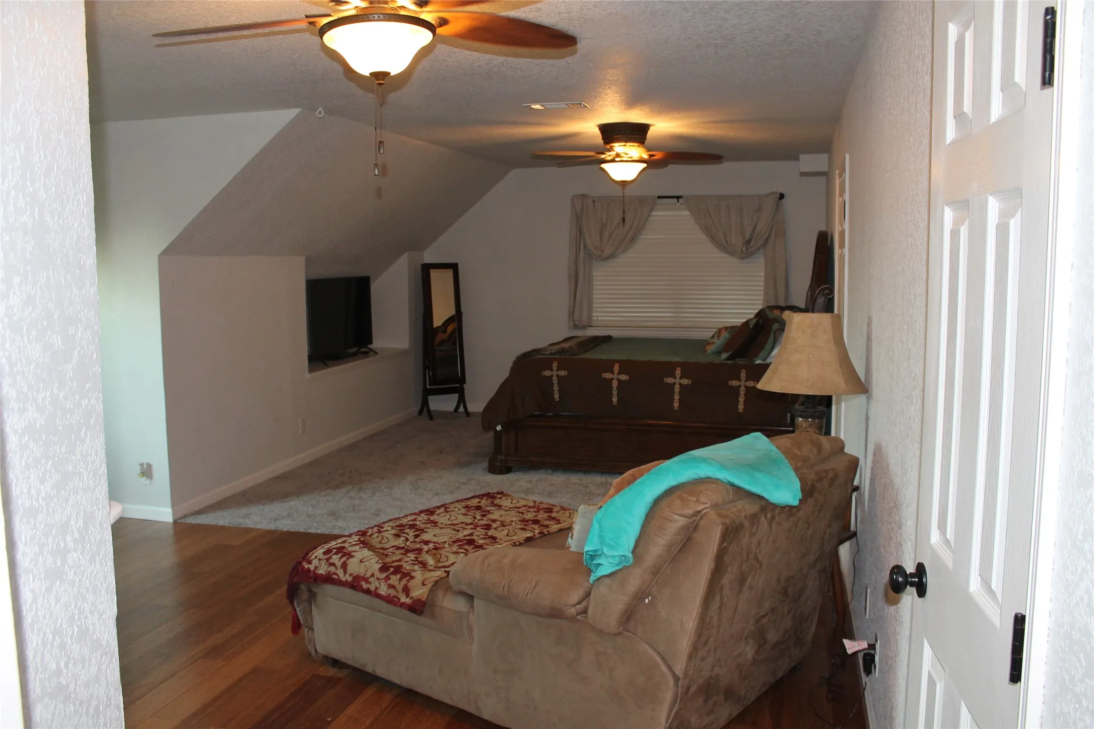 Single Family Residence For Sale in Wise County , 121 Port O Call Court, Runaway Bay, Texas 76426, 3 Bedroom, 3 Bathroom, 2 Garage spaces, 3,326 Sqft, built in 1978, mls#21317632, Real Estate Agent in Runaway Bay, Homes For Sale in Wise county, Homes For Sale in Runaway Bay, Realtor in Runaway Bay Texas, Real Estate Brokerage Independent Realty Texas, Luminita Cordes Realtor