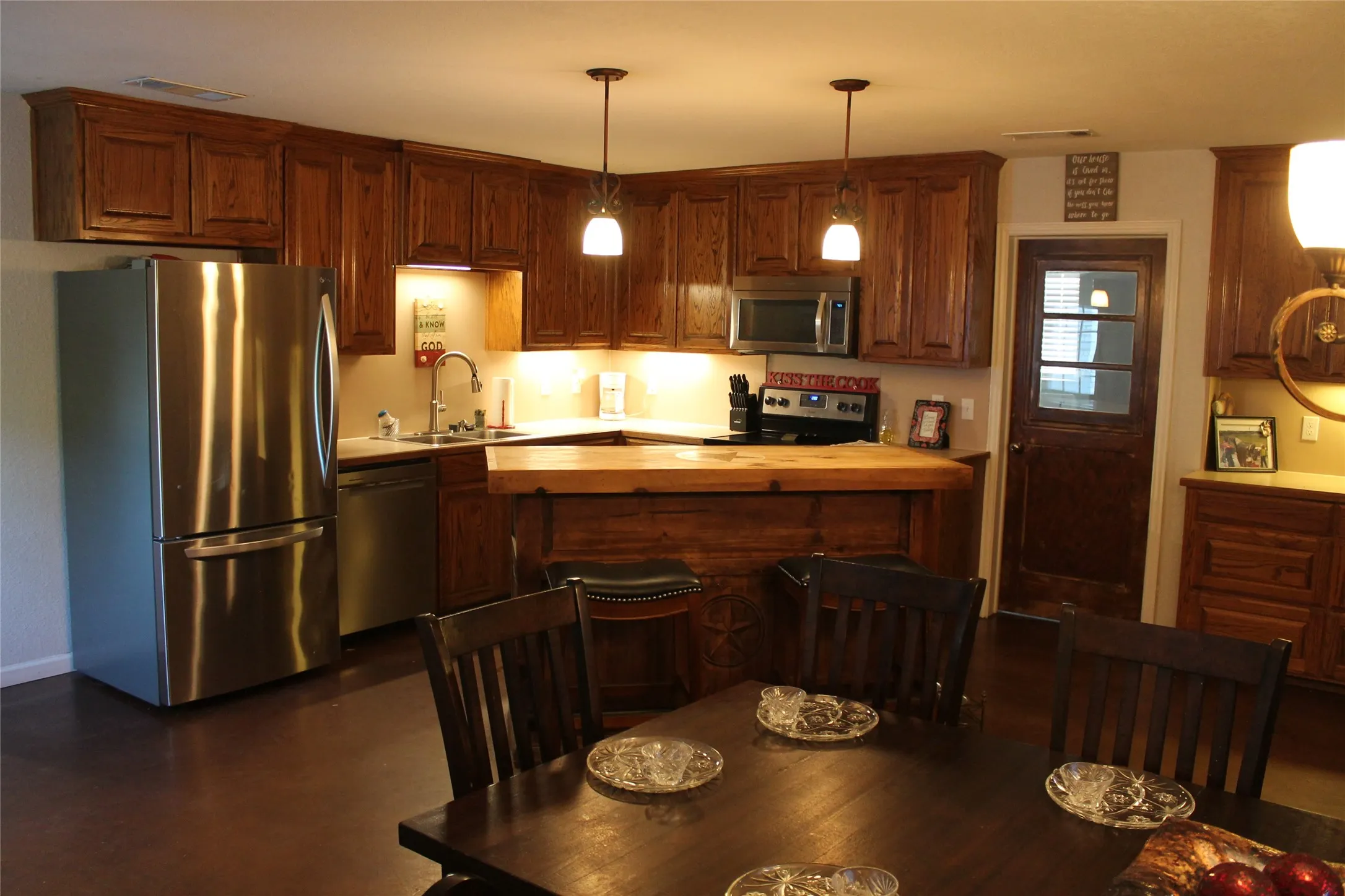 Single Family Residence For Sale in Wise County , 121 Port O Call Court, Runaway Bay, Texas 76426, 3 Bedroom, 3 Bathroom, 2 Garage spaces, 3,326 Sqft, built in 1978, mls#21317632, Real Estate Agent in Runaway Bay, Homes For Sale in Wise county, Homes For Sale in Runaway Bay, Realtor in Runaway Bay Texas, Real Estate Brokerage Independent Realty Texas, Luminita Cordes Realtor