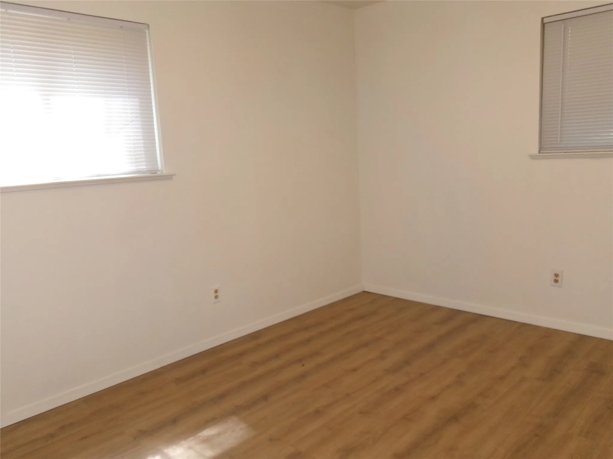 Single Family Residence For Sale in Tarrant County , 1208 Academy Drive, Arlington, Texas 76013, 5 Bedroom, 3 Bathroom, 2 Garage spaces, 2,303 Sqft, built in 1964, mls#21323751, Real Estate Agent in Arlington, Homes For Sale in Tarrant county, Homes For Sale in Arlington, Realtor in Arlington Texas, Real Estate Brokerage Independent Realty Texas, Luminita Cordes Realtor