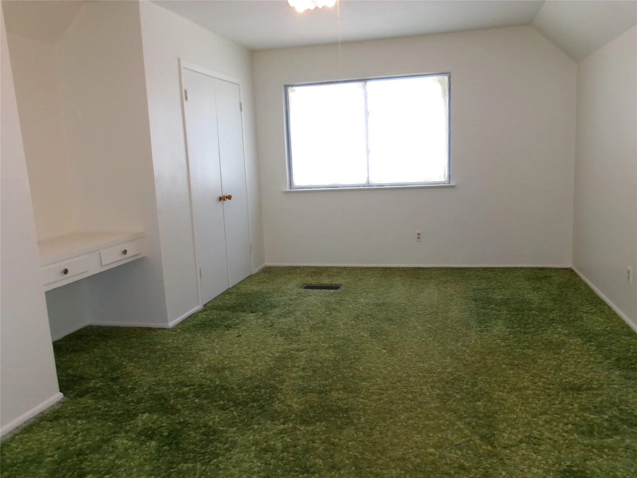 Single Family Residence For Sale in Tarrant County , 1208 Academy Drive, Arlington, Texas 76013, 5 Bedroom, 3 Bathroom, 2 Garage spaces, 2,303 Sqft, built in 1964, mls#21323751, Real Estate Agent in Arlington, Homes For Sale in Tarrant county, Homes For Sale in Arlington, Realtor in Arlington Texas, Real Estate Brokerage Independent Realty Texas, Luminita Cordes Realtor