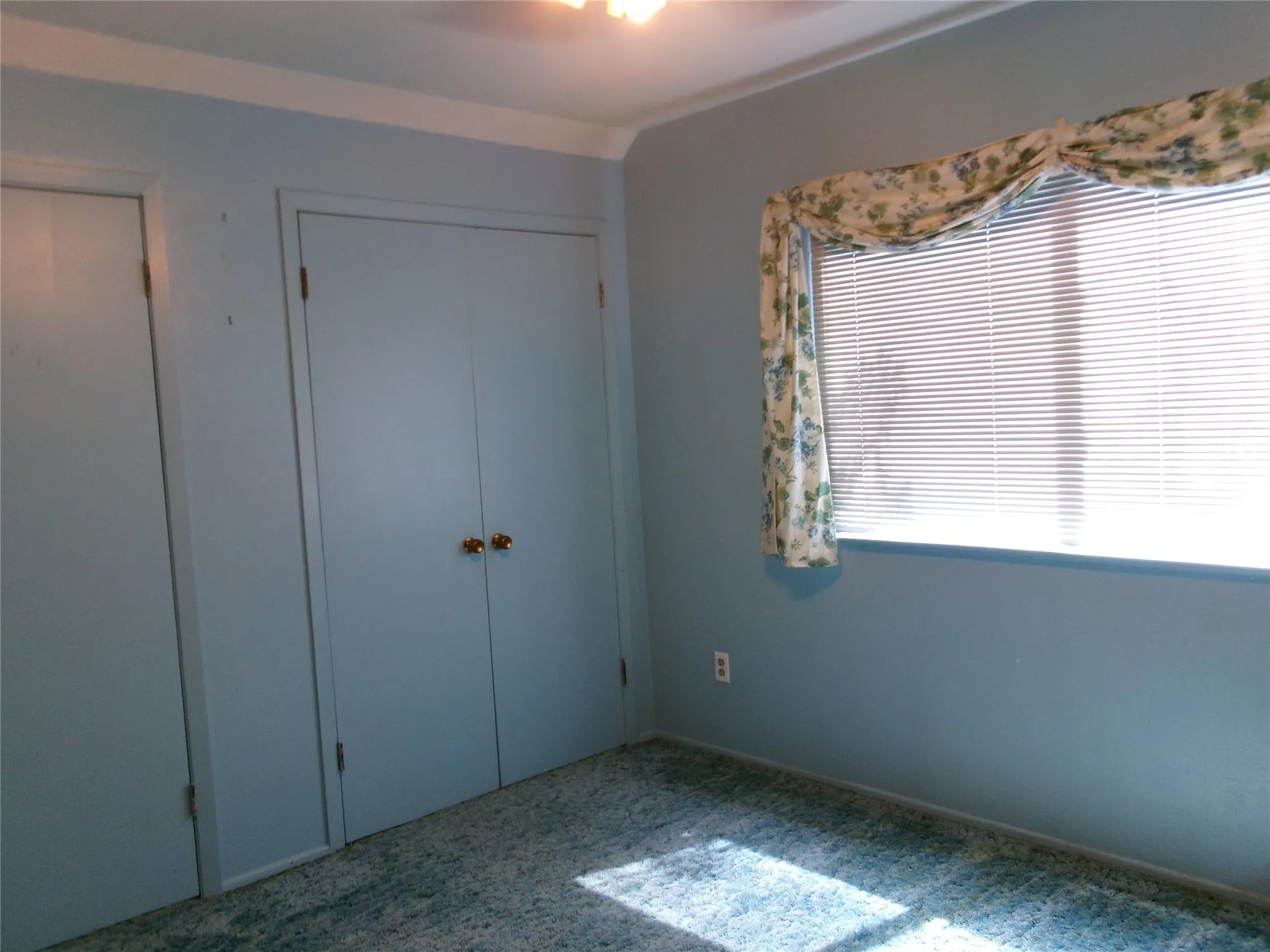 Single Family Residence For Sale in Tarrant County , 1208 Academy Drive, Arlington, Texas 76013, 5 Bedroom, 3 Bathroom, 2 Garage spaces, 2,303 Sqft, built in 1964, mls#21323751, Real Estate Agent in Arlington, Homes For Sale in Tarrant county, Homes For Sale in Arlington, Realtor in Arlington Texas, Real Estate Brokerage Independent Realty Texas, Luminita Cordes Realtor