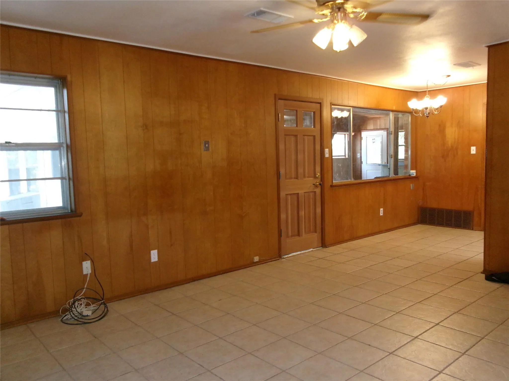 Single Family Residence For Sale in Tarrant County , 1208 Academy Drive, Arlington, Texas 76013, 5 Bedroom, 3 Bathroom, 2 Garage spaces, 2,303 Sqft, built in 1964, mls#21323751, Real Estate Agent in Arlington, Homes For Sale in Tarrant county, Homes For Sale in Arlington, Realtor in Arlington Texas, Real Estate Brokerage Independent Realty Texas, Luminita Cordes Realtor
