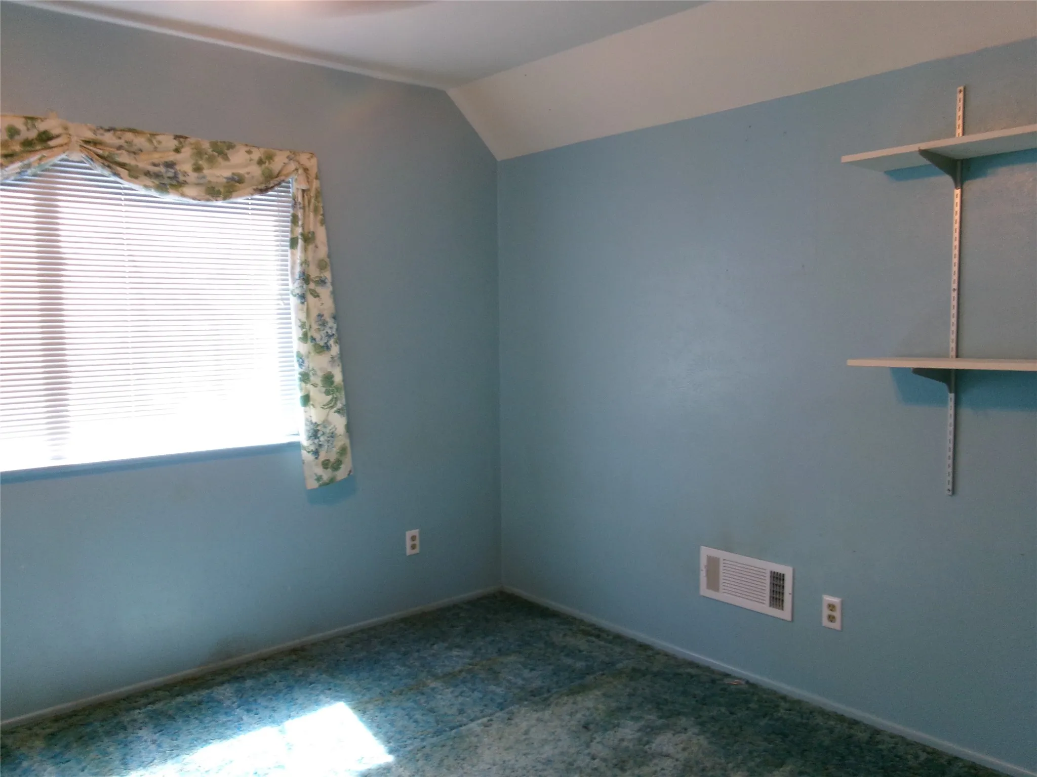 Single Family Residence For Sale in Tarrant County , 1208 Academy Drive, Arlington, Texas 76013, 5 Bedroom, 3 Bathroom, 2 Garage spaces, 2,303 Sqft, built in 1964, mls#21323751, Real Estate Agent in Arlington, Homes For Sale in Tarrant county, Homes For Sale in Arlington, Realtor in Arlington Texas, Real Estate Brokerage Independent Realty Texas, Luminita Cordes Realtor