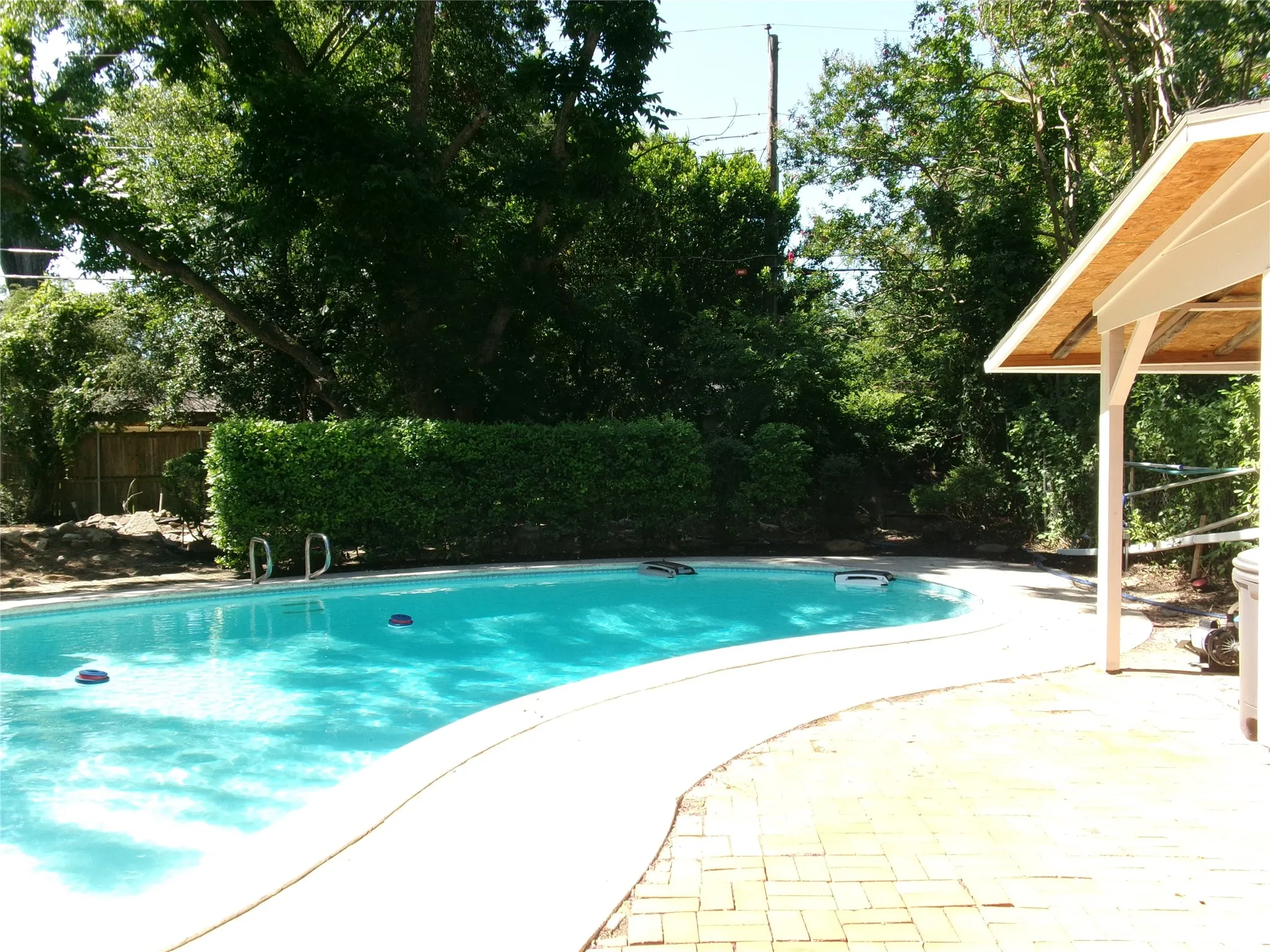Single Family Residence For Sale in Tarrant County , 1208 Academy Drive, Arlington, Texas 76013, 5 Bedroom, 3 Bathroom, 2 Garage spaces, 2,303 Sqft, built in 1964, mls#21323751, Real Estate Agent in Arlington, Homes For Sale in Tarrant county, Homes For Sale in Arlington, Realtor in Arlington Texas, Real Estate Brokerage Independent Realty Texas, Luminita Cordes Realtor