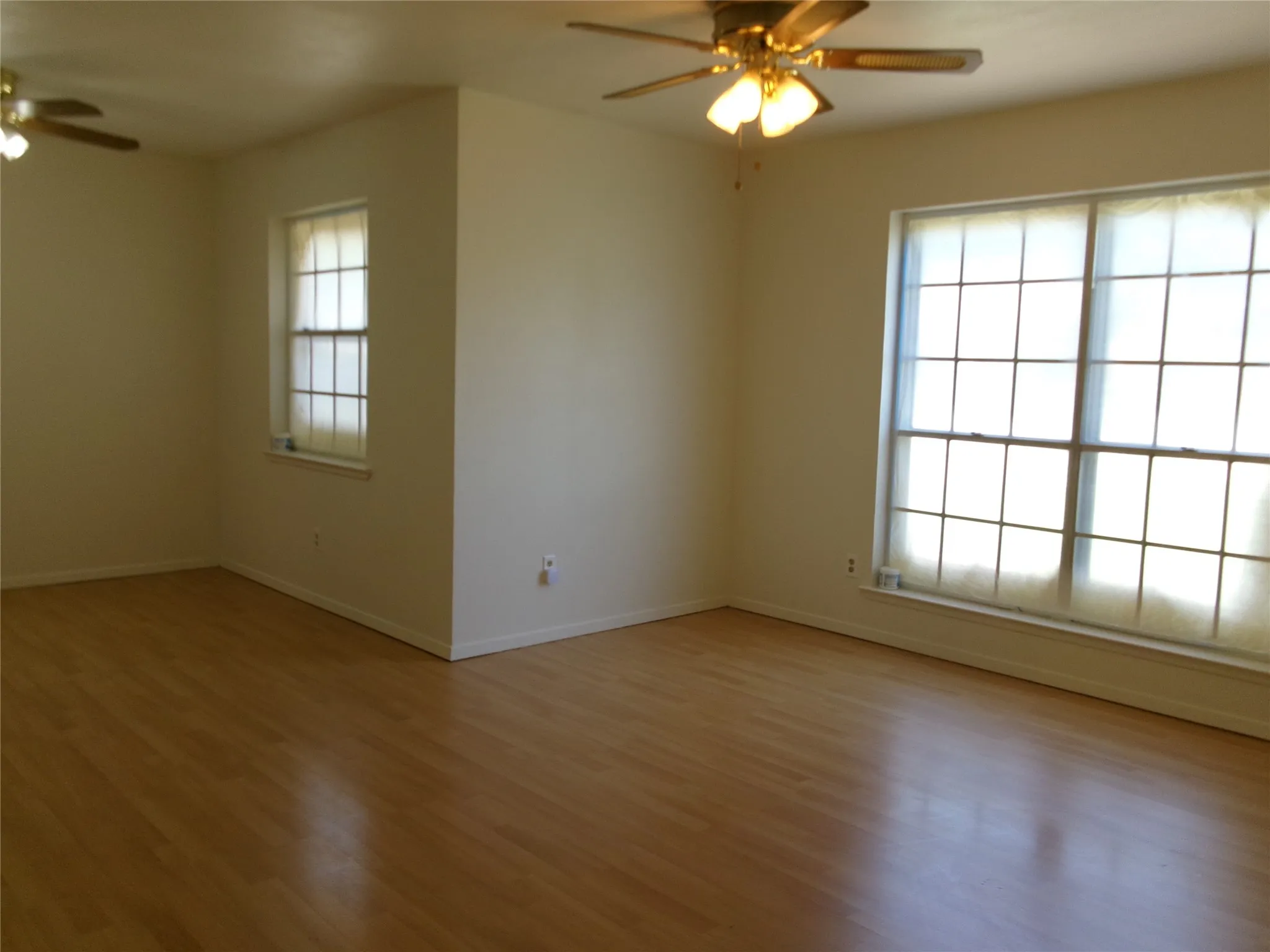 Single Family Residence For Sale in Tarrant County , 1208 Academy Drive, Arlington, Texas 76013, 5 Bedroom, 3 Bathroom, 2 Garage spaces, 2,303 Sqft, built in 1964, mls#21323751, Real Estate Agent in Arlington, Homes For Sale in Tarrant county, Homes For Sale in Arlington, Realtor in Arlington Texas, Real Estate Brokerage Independent Realty Texas, Luminita Cordes Realtor
