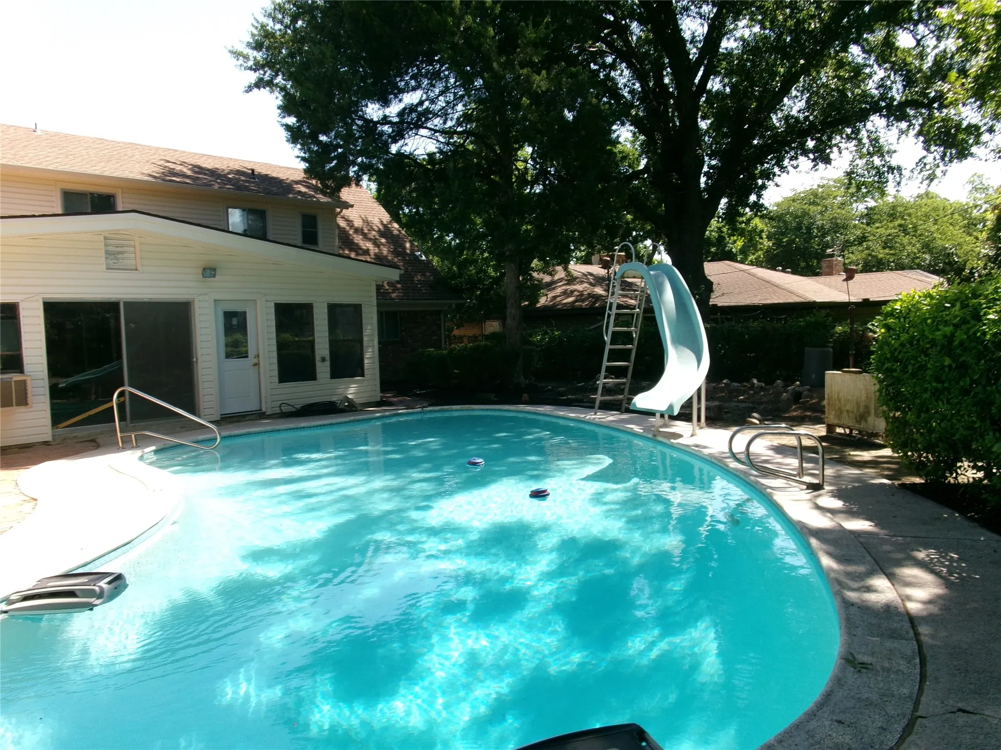 Single Family Residence For Sale in Tarrant County , 1208 Academy Drive, Arlington, Texas 76013, 5 Bedroom, 3 Bathroom, 2 Garage spaces, 2,303 Sqft, built in 1964, mls#21323751, Real Estate Agent in Arlington, Homes For Sale in Tarrant county, Homes For Sale in Arlington, Realtor in Arlington Texas, Real Estate Brokerage Independent Realty Texas, Luminita Cordes Realtor