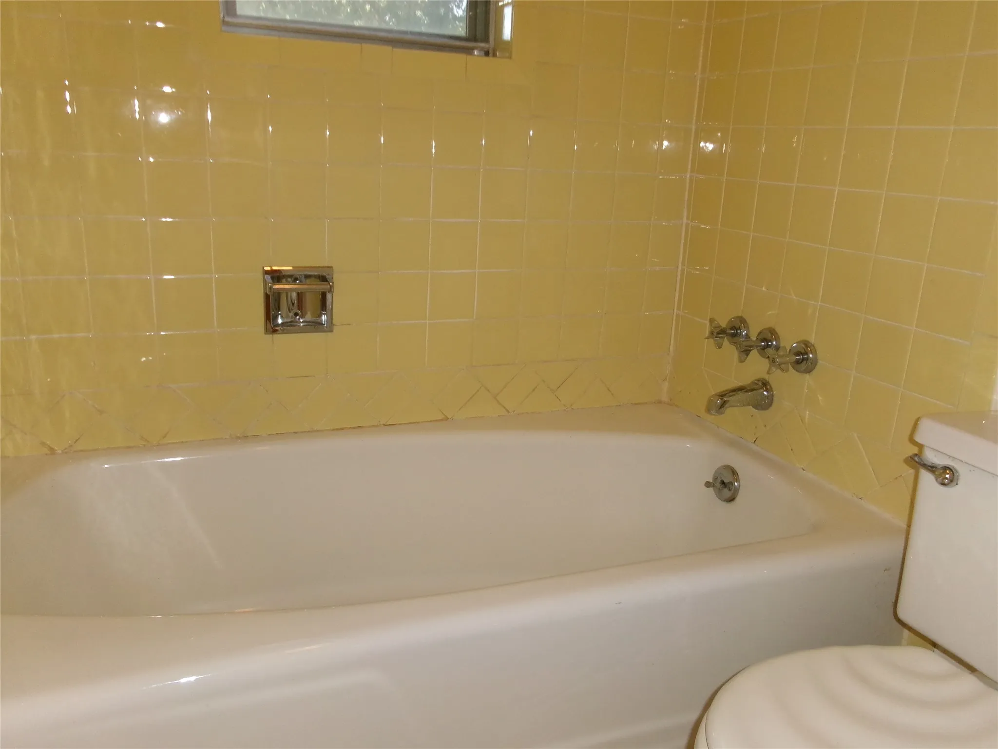 Single Family Residence For Sale in Tarrant County , 1208 Academy Drive, Arlington, Texas 76013, 5 Bedroom, 3 Bathroom, 2 Garage spaces, 2,303 Sqft, built in 1964, mls#21323751, Real Estate Agent in Arlington, Homes For Sale in Tarrant county, Homes For Sale in Arlington, Realtor in Arlington Texas, Real Estate Brokerage Independent Realty Texas, Luminita Cordes Realtor