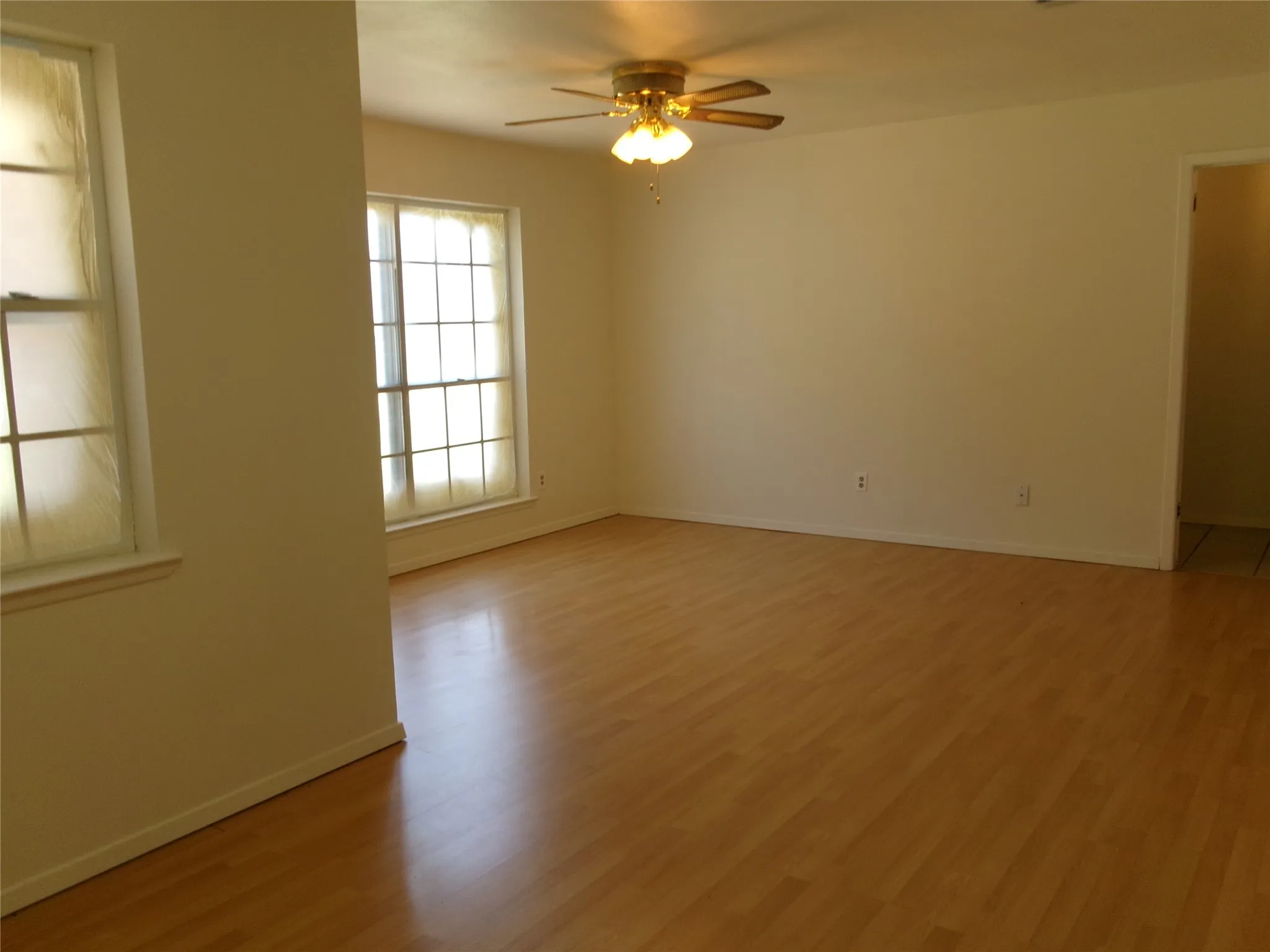 Single Family Residence For Sale in Tarrant County , 1208 Academy Drive, Arlington, Texas 76013, 5 Bedroom, 3 Bathroom, 2 Garage spaces, 2,303 Sqft, built in 1964, mls#21323751, Real Estate Agent in Arlington, Homes For Sale in Tarrant county, Homes For Sale in Arlington, Realtor in Arlington Texas, Real Estate Brokerage Independent Realty Texas, Luminita Cordes Realtor