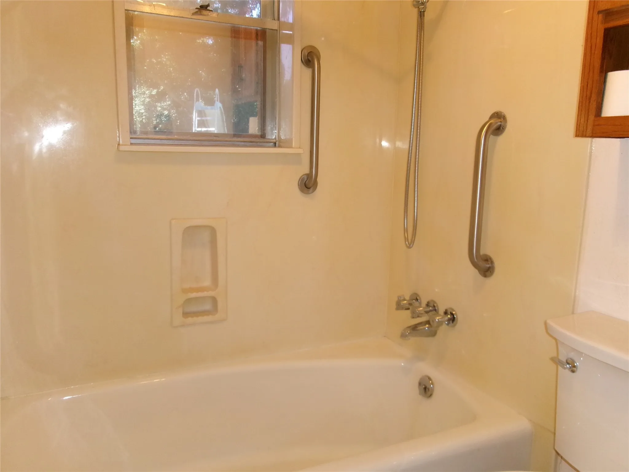 Single Family Residence For Sale in Tarrant County , 1208 Academy Drive, Arlington, Texas 76013, 5 Bedroom, 3 Bathroom, 2 Garage spaces, 2,303 Sqft, built in 1964, mls#21323751, Real Estate Agent in Arlington, Homes For Sale in Tarrant county, Homes For Sale in Arlington, Realtor in Arlington Texas, Real Estate Brokerage Independent Realty Texas, Luminita Cordes Realtor