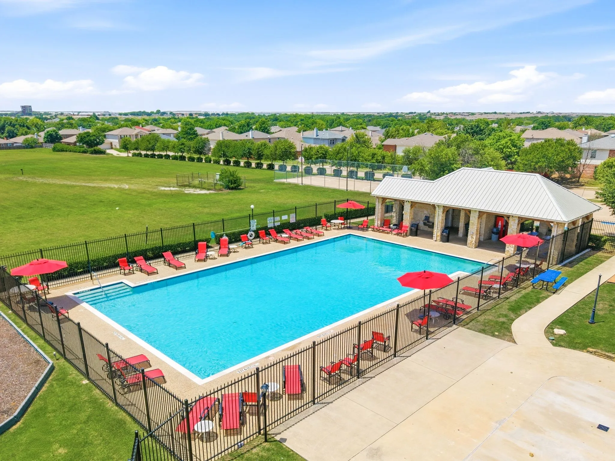 Single Family Residence For Sale in Denton County , 1828 Kittredge Way, Fort Worth, Texas 76247, 3 Bedroom, 3 Bathroom, 2 Garage spaces, 2,318 Sqft, built in 2006, mls#21319032, Real Estate Agent in Fort Worth, Homes For Sale in Denton county, Homes For Sale in Fort Worth, Realtor in Fort Worth Texas, Real Estate Brokerage Independent Realty Texas, Luminita Cordes Realtor