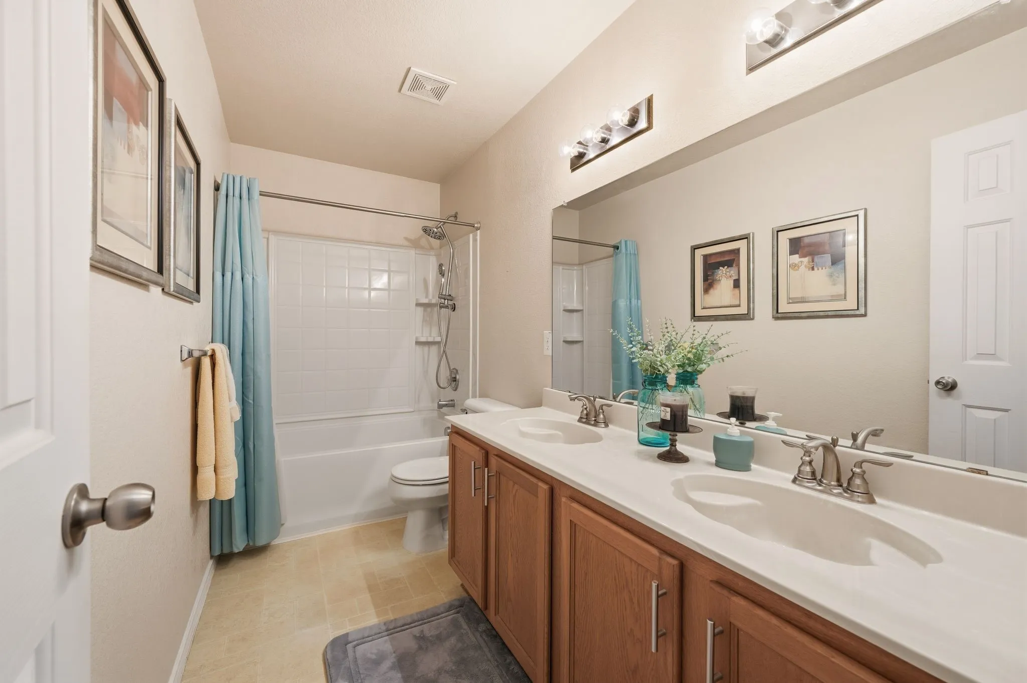 Single Family Residence For Sale in Denton County , 1828 Kittredge Way, Fort Worth, Texas 76247, 3 Bedroom, 3 Bathroom, 2 Garage spaces, 2,318 Sqft, built in 2006, mls#21319032, Real Estate Agent in Fort Worth, Homes For Sale in Denton county, Homes For Sale in Fort Worth, Realtor in Fort Worth Texas, Real Estate Brokerage Independent Realty Texas, Luminita Cordes Realtor