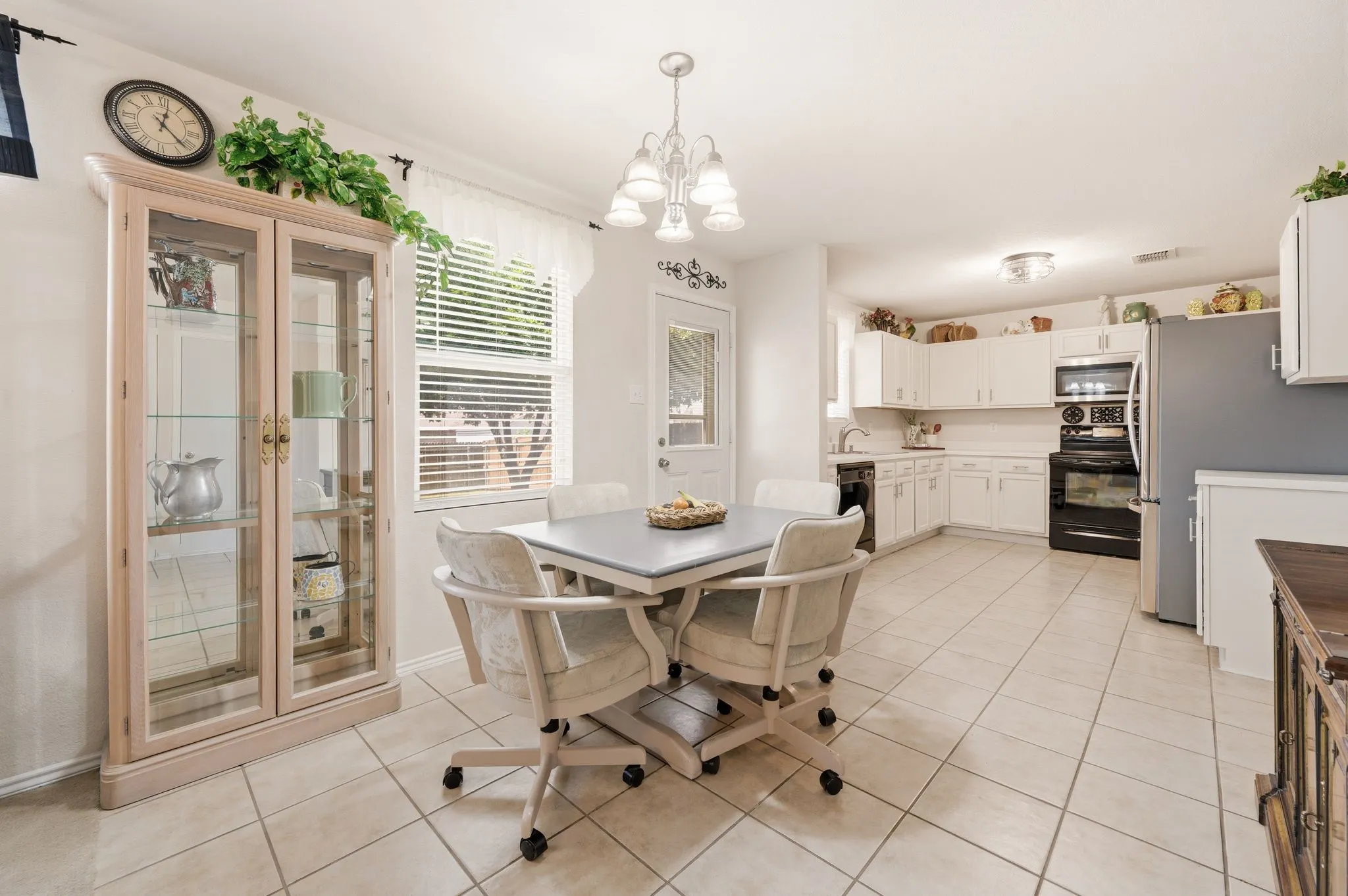 Single Family Residence For Sale in Denton County , 1828 Kittredge Way, Fort Worth, Texas 76247, 3 Bedroom, 3 Bathroom, 2 Garage spaces, 2,318 Sqft, built in 2006, mls#21319032, Real Estate Agent in Fort Worth, Homes For Sale in Denton county, Homes For Sale in Fort Worth, Realtor in Fort Worth Texas, Real Estate Brokerage Independent Realty Texas, Luminita Cordes Realtor