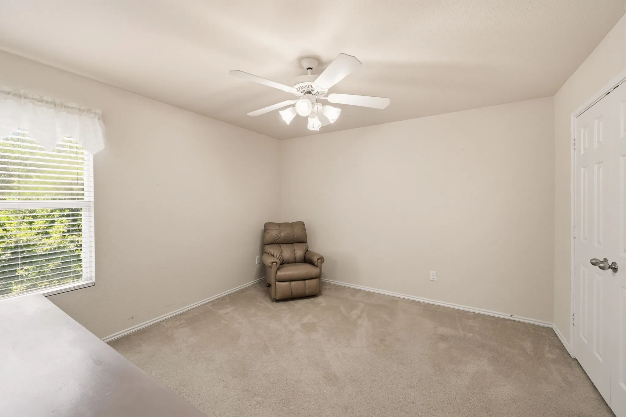 Single Family Residence For Sale in Denton County , 1828 Kittredge Way, Fort Worth, Texas 76247, 3 Bedroom, 3 Bathroom, 2 Garage spaces, 2,318 Sqft, built in 2006, mls#21319032, Real Estate Agent in Fort Worth, Homes For Sale in Denton county, Homes For Sale in Fort Worth, Realtor in Fort Worth Texas, Real Estate Brokerage Independent Realty Texas, Luminita Cordes Realtor