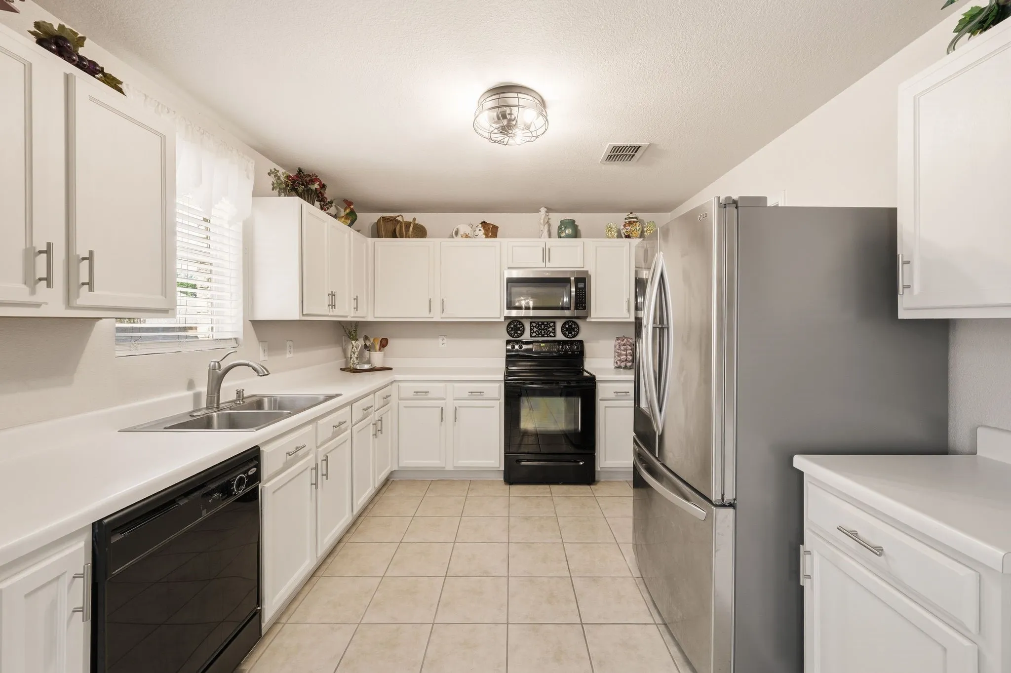 Single Family Residence For Sale in Denton County , 1828 Kittredge Way, Fort Worth, Texas 76247, 3 Bedroom, 3 Bathroom, 2 Garage spaces, 2,318 Sqft, built in 2006, mls#21319032, Real Estate Agent in Fort Worth, Homes For Sale in Denton county, Homes For Sale in Fort Worth, Realtor in Fort Worth Texas, Real Estate Brokerage Independent Realty Texas, Luminita Cordes Realtor