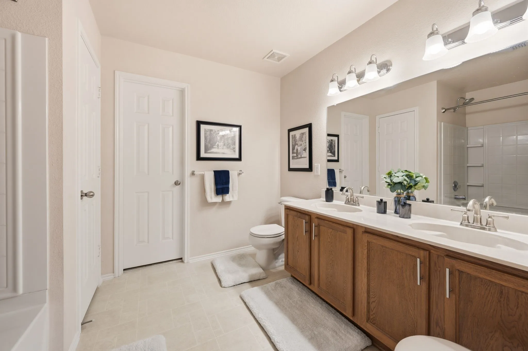 Single Family Residence For Sale in Denton County , 1828 Kittredge Way, Fort Worth, Texas 76247, 3 Bedroom, 3 Bathroom, 2 Garage spaces, 2,318 Sqft, built in 2006, mls#21319032, Real Estate Agent in Fort Worth, Homes For Sale in Denton county, Homes For Sale in Fort Worth, Realtor in Fort Worth Texas, Real Estate Brokerage Independent Realty Texas, Luminita Cordes Realtor