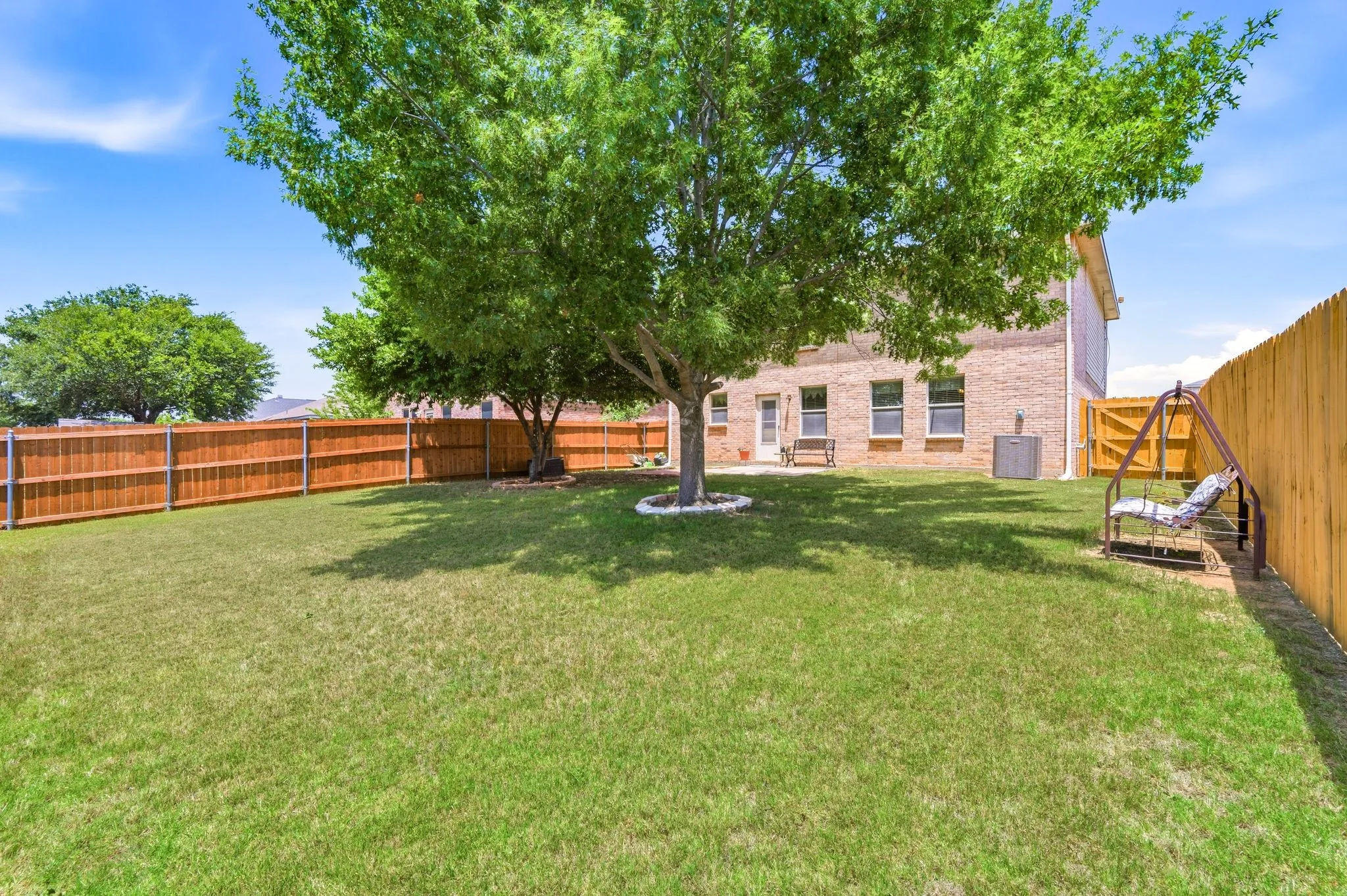 Single Family Residence For Sale in Denton County , 1828 Kittredge Way, Fort Worth, Texas 76247, 3 Bedroom, 3 Bathroom, 2 Garage spaces, 2,318 Sqft, built in 2006, mls#21319032, Real Estate Agent in Fort Worth, Homes For Sale in Denton county, Homes For Sale in Fort Worth, Realtor in Fort Worth Texas, Real Estate Brokerage Independent Realty Texas, Luminita Cordes Realtor