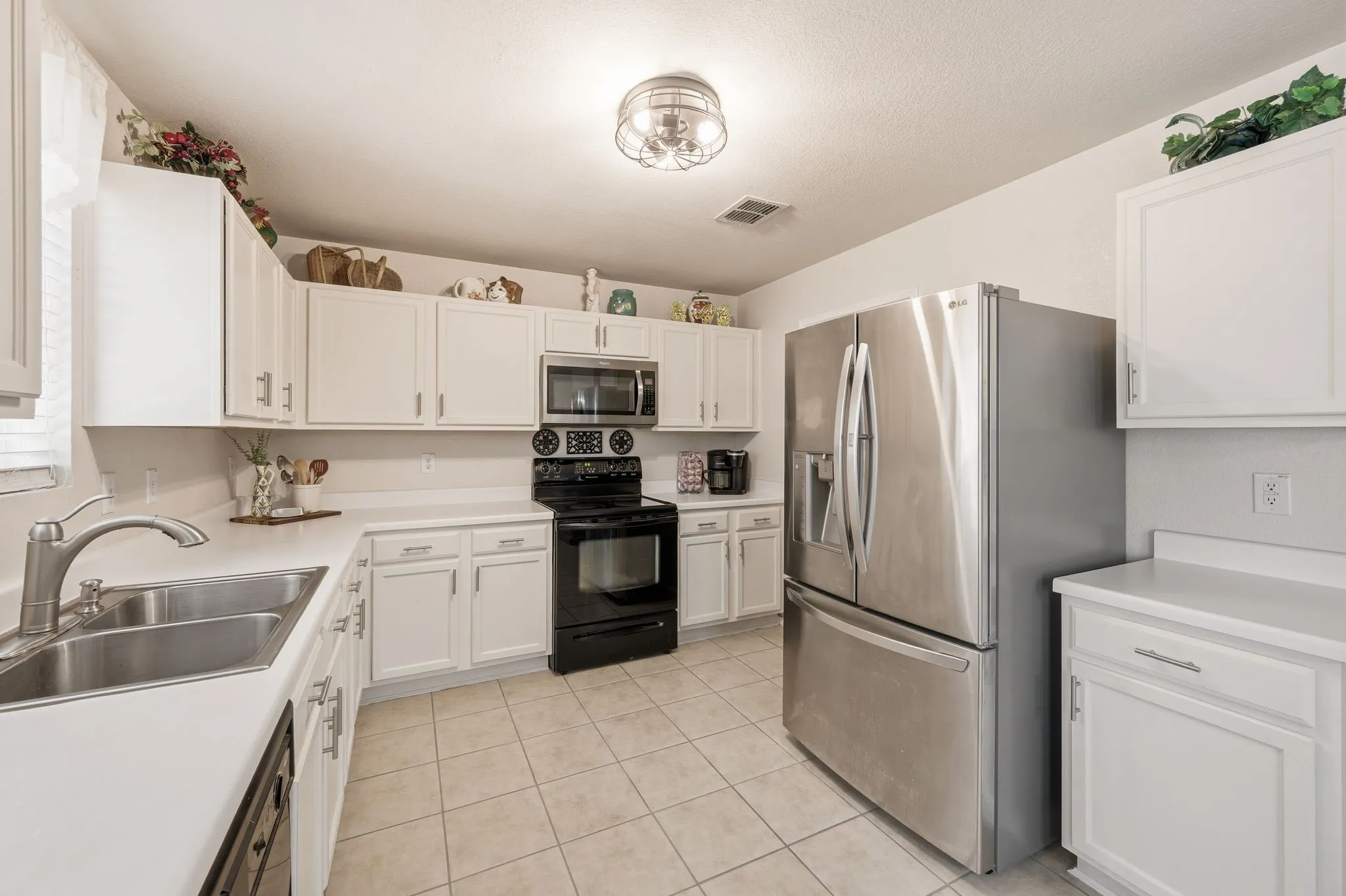 Single Family Residence For Sale in Denton County , 1828 Kittredge Way, Fort Worth, Texas 76247, 3 Bedroom, 3 Bathroom, 2 Garage spaces, 2,318 Sqft, built in 2006, mls#21319032, Real Estate Agent in Fort Worth, Homes For Sale in Denton county, Homes For Sale in Fort Worth, Realtor in Fort Worth Texas, Real Estate Brokerage Independent Realty Texas, Luminita Cordes Realtor