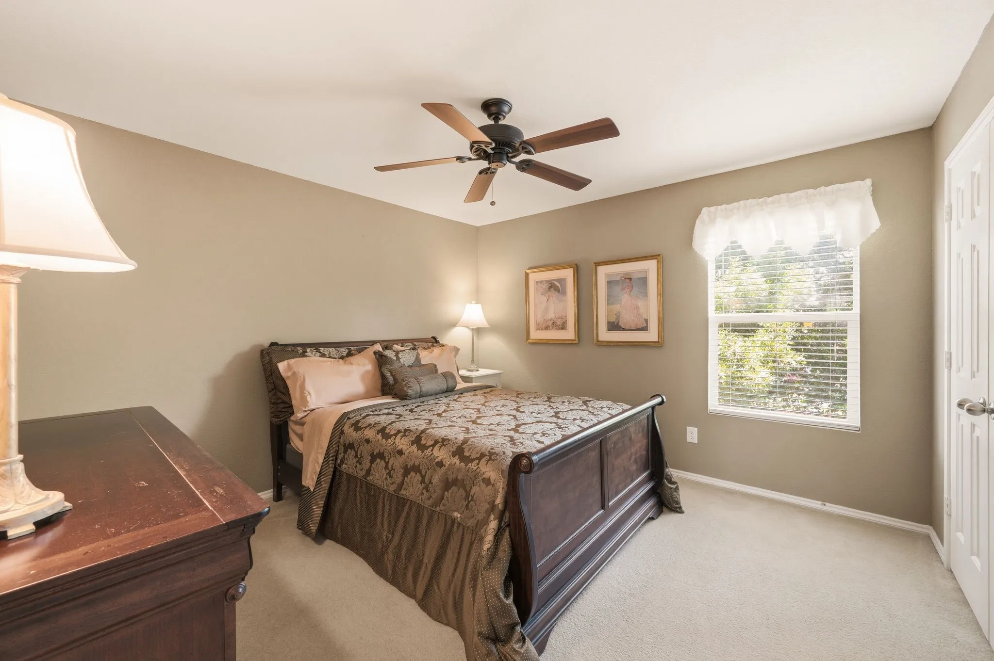 Single Family Residence For Sale in Denton County , 1828 Kittredge Way, Fort Worth, Texas 76247, 3 Bedroom, 3 Bathroom, 2 Garage spaces, 2,318 Sqft, built in 2006, mls#21319032, Real Estate Agent in Fort Worth, Homes For Sale in Denton county, Homes For Sale in Fort Worth, Realtor in Fort Worth Texas, Real Estate Brokerage Independent Realty Texas, Luminita Cordes Realtor