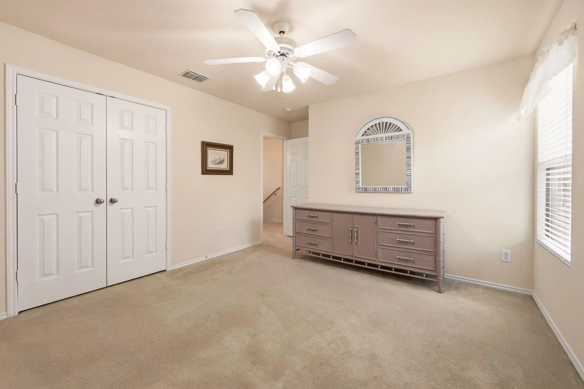 Single Family Residence For Sale in Denton County , 1828 Kittredge Way, Fort Worth, Texas 76247, 3 Bedroom, 3 Bathroom, 2 Garage spaces, 2,318 Sqft, built in 2006, mls#21319032, Real Estate Agent in Fort Worth, Homes For Sale in Denton county, Homes For Sale in Fort Worth, Realtor in Fort Worth Texas, Real Estate Brokerage Independent Realty Texas, Luminita Cordes Realtor
