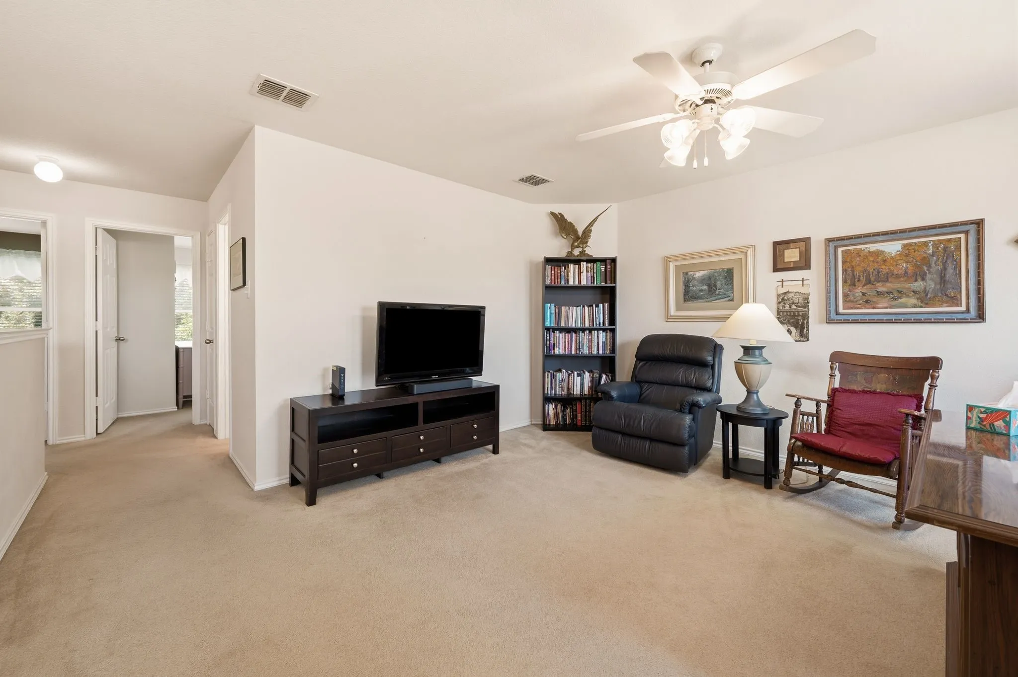 Single Family Residence For Sale in Denton County , 1828 Kittredge Way, Fort Worth, Texas 76247, 3 Bedroom, 3 Bathroom, 2 Garage spaces, 2,318 Sqft, built in 2006, mls#21319032, Real Estate Agent in Fort Worth, Homes For Sale in Denton county, Homes For Sale in Fort Worth, Realtor in Fort Worth Texas, Real Estate Brokerage Independent Realty Texas, Luminita Cordes Realtor