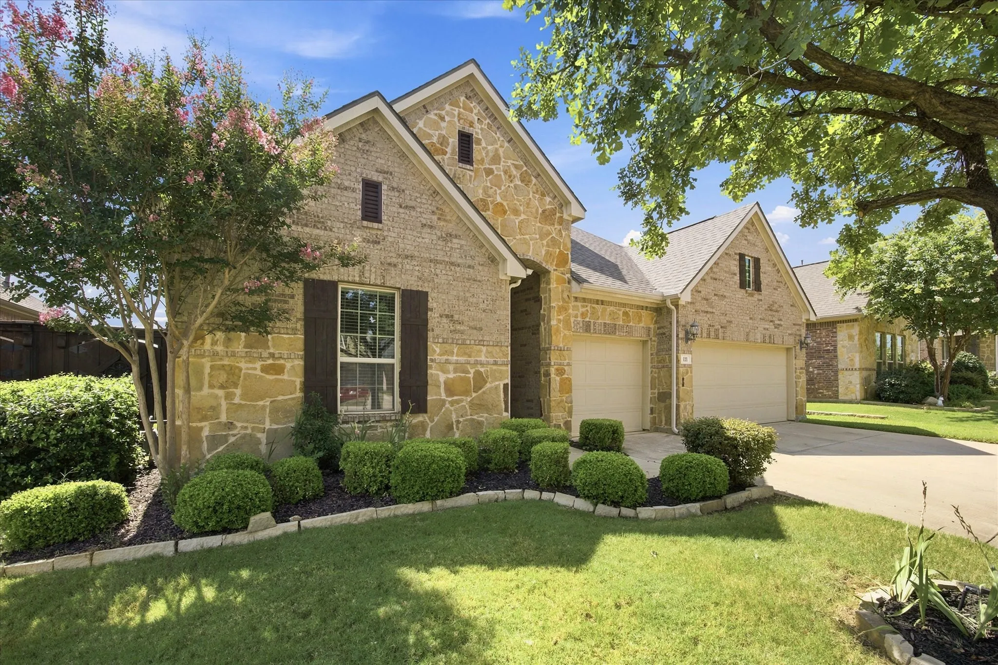 Single Family Residence For Sale in Denton County , 121 Oakwood Lane, Hickory Creek, Texas 75065, 4 Bedroom, 3 Bathroom, 3 Garage spaces, 2,942 Sqft, built in 2014, mls#21302463, Real Estate Agent in Hickory Creek, Homes For Sale in Denton county, Homes For Sale in Hickory Creek, Realtor in Hickory Creek Texas, Real Estate Brokerage Independent Realty Texas, Luminita Cordes Realtor