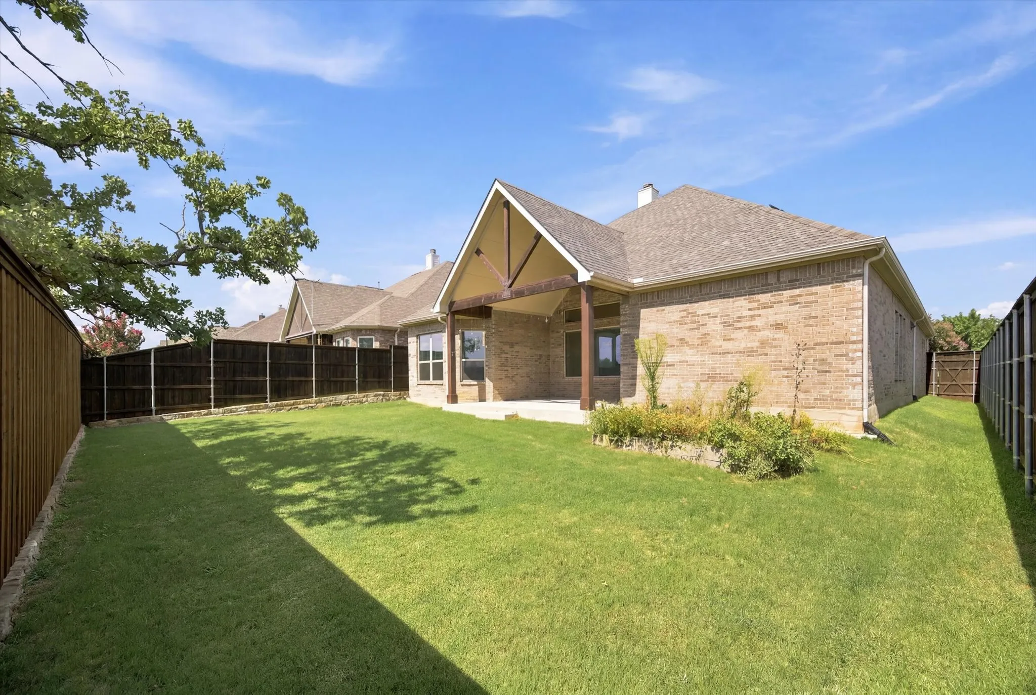 Single Family Residence For Sale in Denton County , 121 Oakwood Lane, Hickory Creek, Texas 75065, 4 Bedroom, 3 Bathroom, 3 Garage spaces, 2,942 Sqft, built in 2014, mls#21302463, Real Estate Agent in Hickory Creek, Homes For Sale in Denton county, Homes For Sale in Hickory Creek, Realtor in Hickory Creek Texas, Real Estate Brokerage Independent Realty Texas, Luminita Cordes Realtor