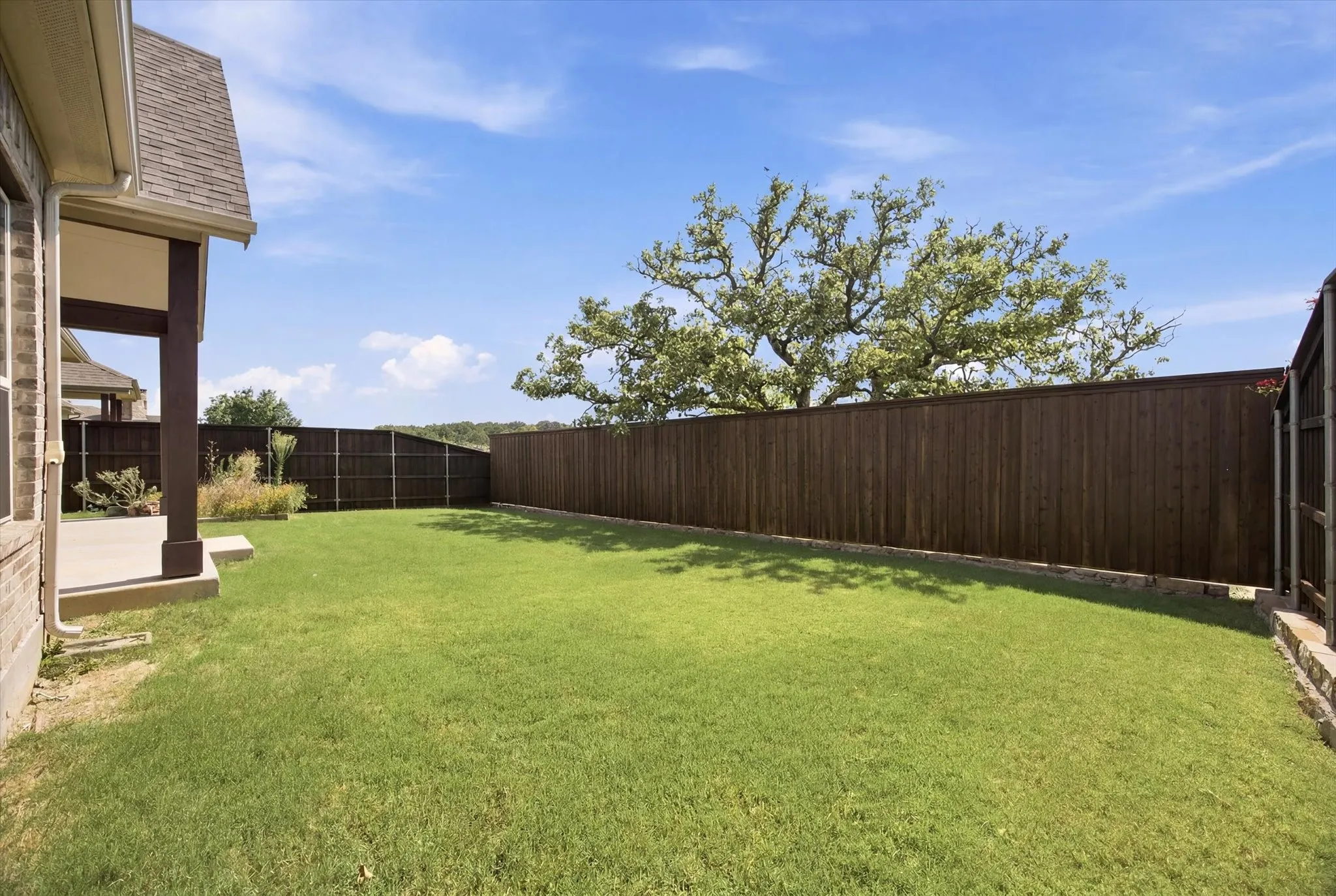 Single Family Residence For Sale in Denton County , 121 Oakwood Lane, Hickory Creek, Texas 75065, 4 Bedroom, 3 Bathroom, 3 Garage spaces, 2,942 Sqft, built in 2014, mls#21302463, Real Estate Agent in Hickory Creek, Homes For Sale in Denton county, Homes For Sale in Hickory Creek, Realtor in Hickory Creek Texas, Real Estate Brokerage Independent Realty Texas, Luminita Cordes Realtor