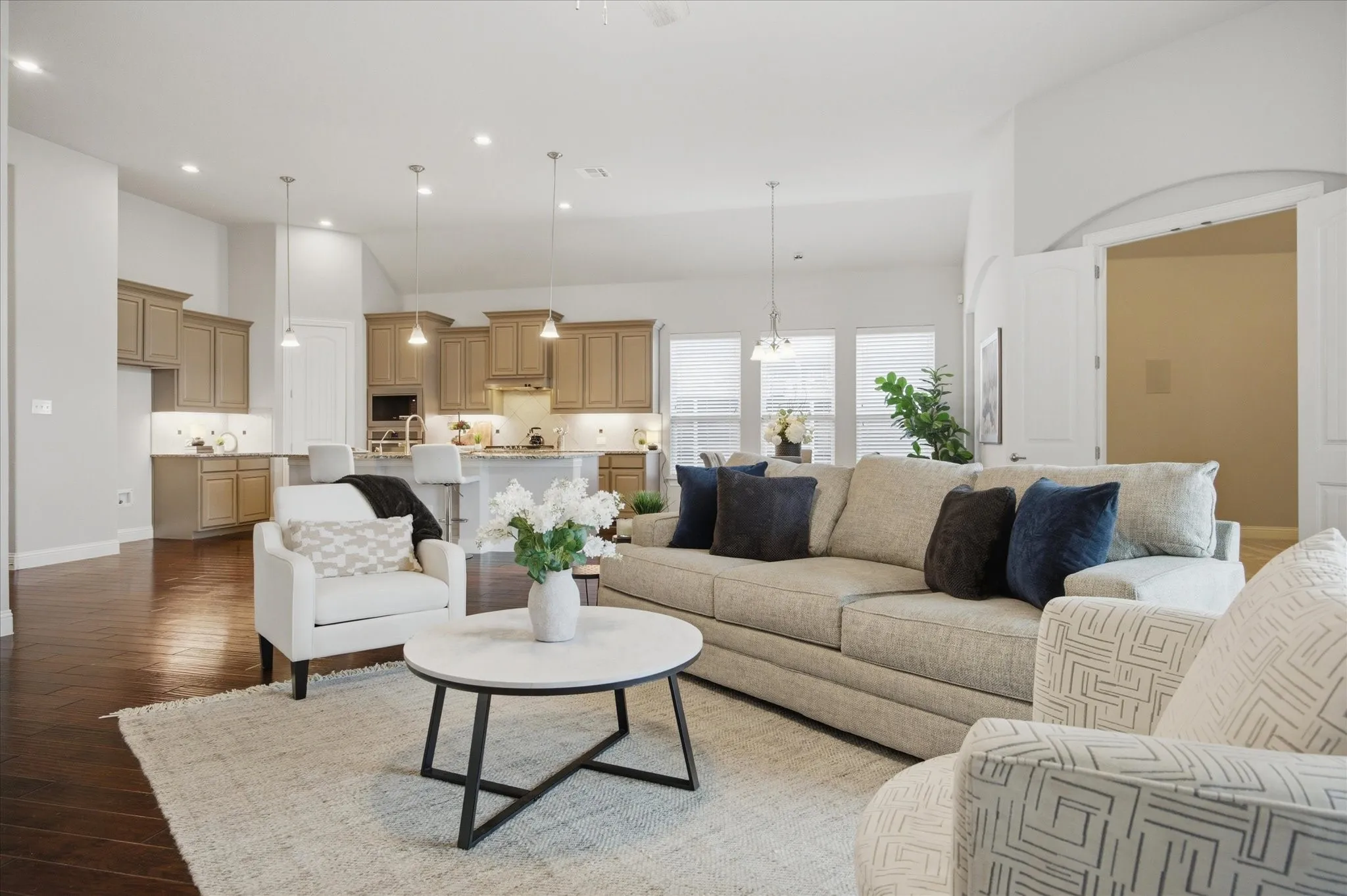 Single Family Residence For Sale in Denton County , 121 Oakwood Lane, Hickory Creek, Texas 75065, 4 Bedroom, 3 Bathroom, 3 Garage spaces, 2,942 Sqft, built in 2014, mls#21302463, Real Estate Agent in Hickory Creek, Homes For Sale in Denton county, Homes For Sale in Hickory Creek, Realtor in Hickory Creek Texas, Real Estate Brokerage Independent Realty Texas, Luminita Cordes Realtor