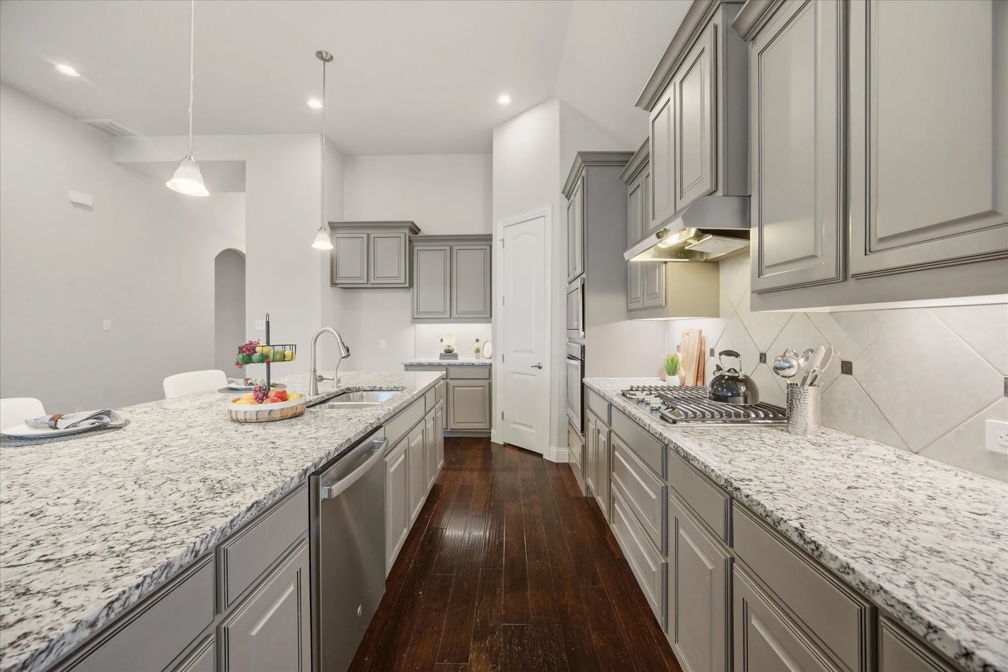 Single Family Residence For Sale in Denton County , 121 Oakwood Lane, Hickory Creek, Texas 75065, 4 Bedroom, 3 Bathroom, 3 Garage spaces, 2,942 Sqft, built in 2014, mls#21302463, Real Estate Agent in Hickory Creek, Homes For Sale in Denton county, Homes For Sale in Hickory Creek, Realtor in Hickory Creek Texas, Real Estate Brokerage Independent Realty Texas, Luminita Cordes Realtor