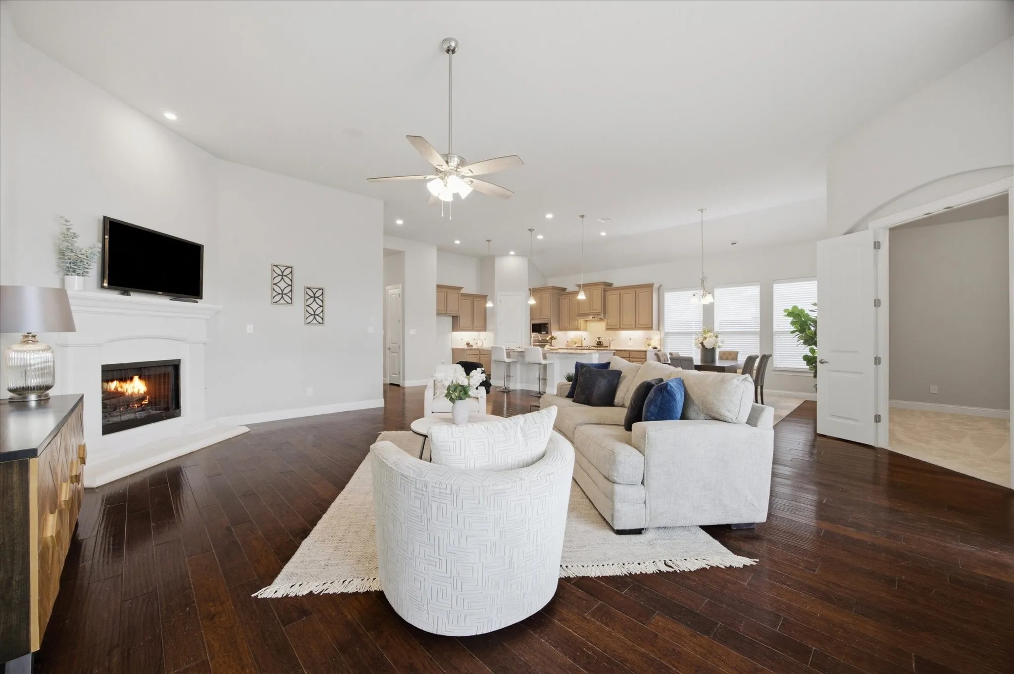 Single Family Residence For Sale in Denton County , 121 Oakwood Lane, Hickory Creek, Texas 75065, 4 Bedroom, 3 Bathroom, 3 Garage spaces, 2,942 Sqft, built in 2014, mls#21302463, Real Estate Agent in Hickory Creek, Homes For Sale in Denton county, Homes For Sale in Hickory Creek, Realtor in Hickory Creek Texas, Real Estate Brokerage Independent Realty Texas, Luminita Cordes Realtor