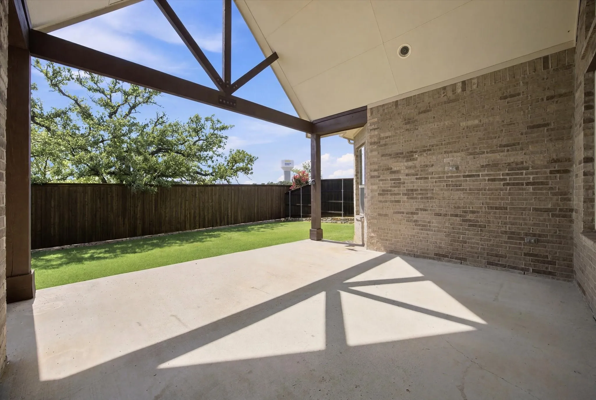 Single Family Residence For Sale in Denton County , 121 Oakwood Lane, Hickory Creek, Texas 75065, 4 Bedroom, 3 Bathroom, 3 Garage spaces, 2,942 Sqft, built in 2014, mls#21302463, Real Estate Agent in Hickory Creek, Homes For Sale in Denton county, Homes For Sale in Hickory Creek, Realtor in Hickory Creek Texas, Real Estate Brokerage Independent Realty Texas, Luminita Cordes Realtor