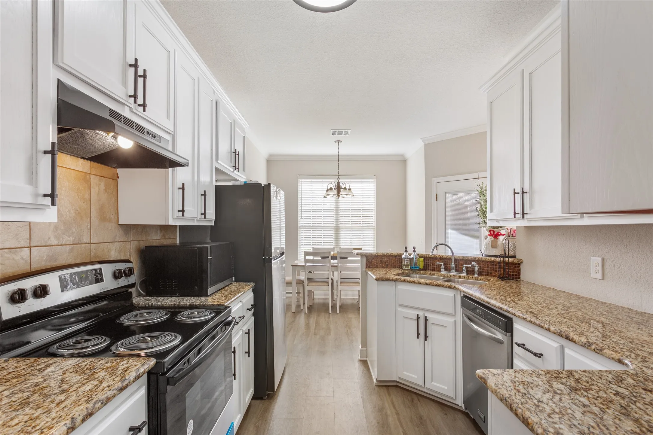 Single Family Residence For Sale in Mc Lennan County , 187 Ashland Drive, Woodway, Texas 76712, 3 Bedroom, 2 Bathroom, 2 Garage spaces, 1,253 Sqft, built in 2012, mls#21325429, Real Estate Agent in Woodway, Homes For Sale in Mc Lennan county, Homes For Sale in Woodway, Realtor in Woodway Texas, Real Estate Brokerage Independent Realty Texas, Luminita Cordes Realtor