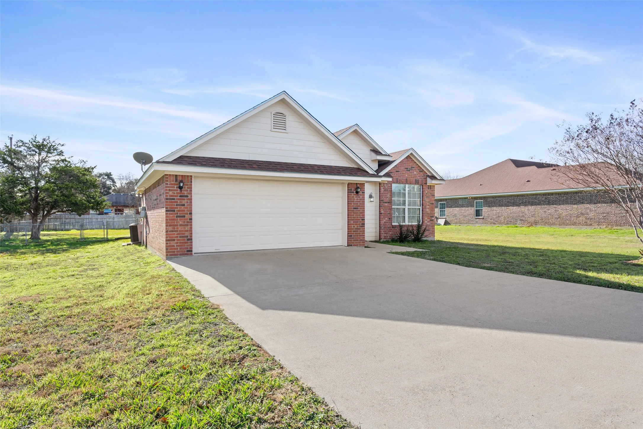 Single Family Residence For Sale in Mc Lennan County , 187 Ashland Drive, Woodway, Texas 76712, 3 Bedroom, 2 Bathroom, 2 Garage spaces, 1,253 Sqft, built in 2012, mls#21325429, Real Estate Agent in Woodway, Homes For Sale in Mc Lennan county, Homes For Sale in Woodway, Realtor in Woodway Texas, Real Estate Brokerage Independent Realty Texas, Luminita Cordes Realtor