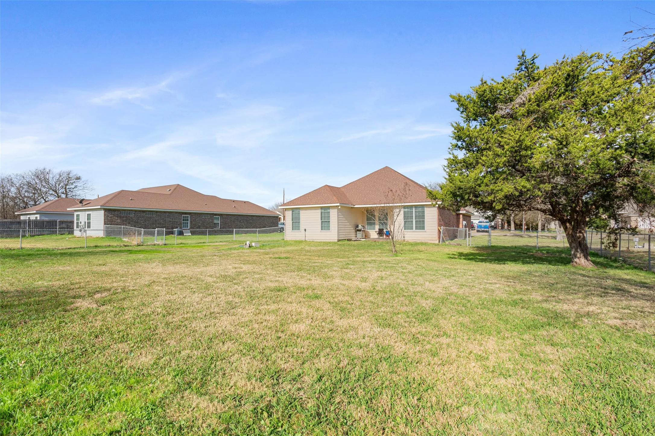 Single Family Residence For Sale in Mc Lennan County , 187 Ashland Drive, Woodway, Texas 76712, 3 Bedroom, 2 Bathroom, 2 Garage spaces, 1,253 Sqft, built in 2012, mls#21325429, Real Estate Agent in Woodway, Homes For Sale in Mc Lennan county, Homes For Sale in Woodway, Realtor in Woodway Texas, Real Estate Brokerage Independent Realty Texas, Luminita Cordes Realtor