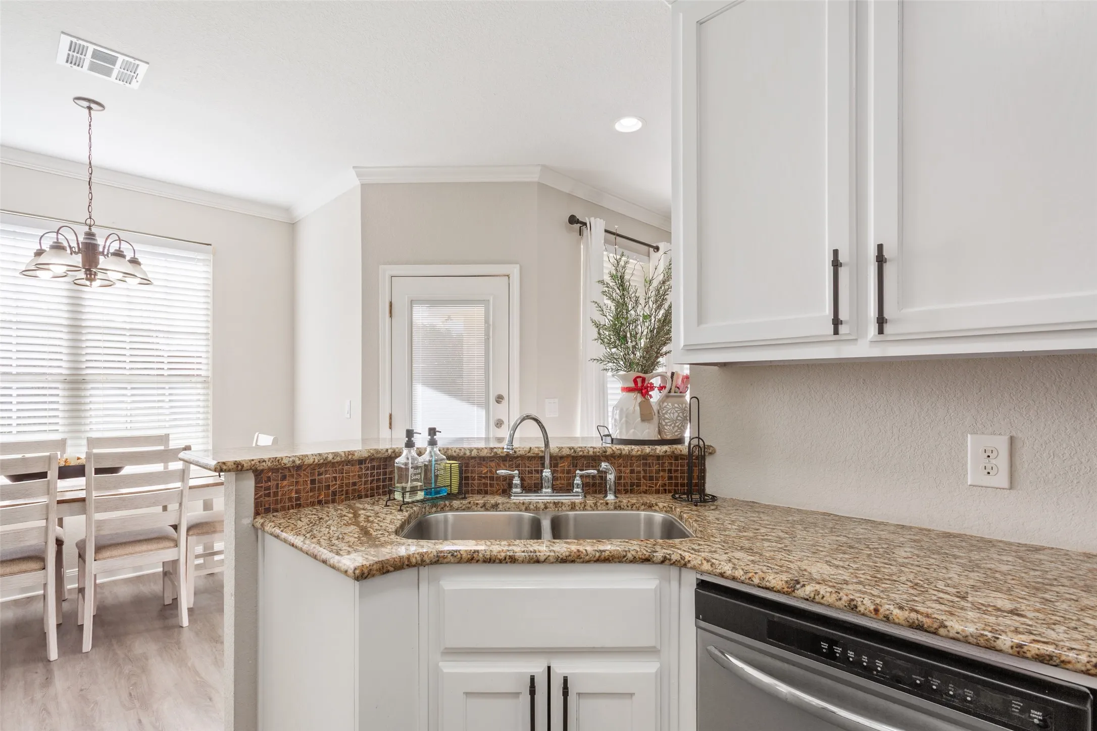 Single Family Residence For Sale in Mc Lennan County , 187 Ashland Drive, Woodway, Texas 76712, 3 Bedroom, 2 Bathroom, 2 Garage spaces, 1,253 Sqft, built in 2012, mls#21325429, Real Estate Agent in Woodway, Homes For Sale in Mc Lennan county, Homes For Sale in Woodway, Realtor in Woodway Texas, Real Estate Brokerage Independent Realty Texas, Luminita Cordes Realtor