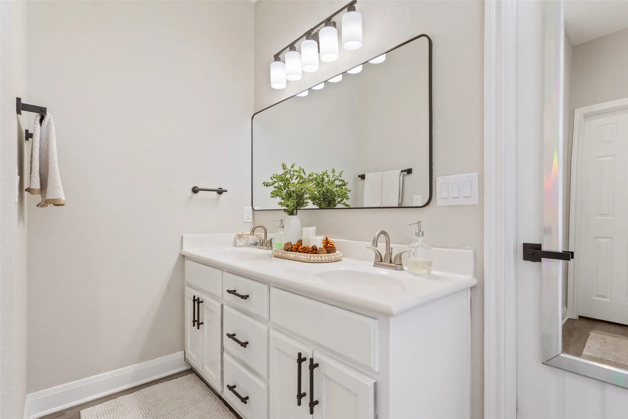 Single Family Residence For Sale in Mc Lennan County , 187 Ashland Drive, Woodway, Texas 76712, 3 Bedroom, 2 Bathroom, 2 Garage spaces, 1,253 Sqft, built in 2012, mls#21325429, Real Estate Agent in Woodway, Homes For Sale in Mc Lennan county, Homes For Sale in Woodway, Realtor in Woodway Texas, Real Estate Brokerage Independent Realty Texas, Luminita Cordes Realtor