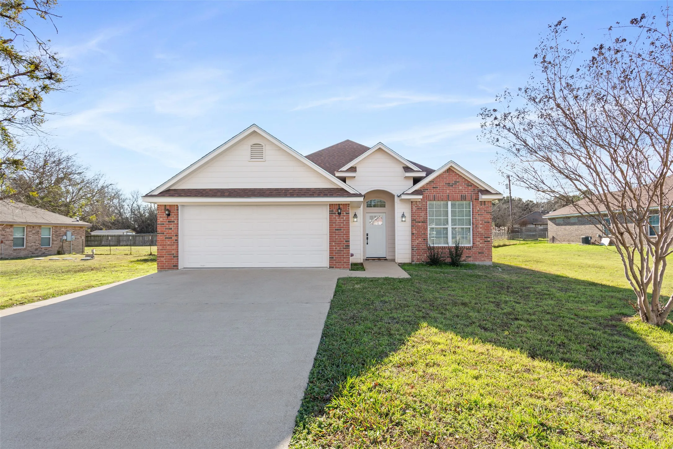 Single Family Residence For Sale in Mc Lennan County , 187 Ashland Drive, Woodway, Texas 76712, 3 Bedroom, 2 Bathroom, 2 Garage spaces, 1,253 Sqft, built in 2012, mls#21325429, Real Estate Agent in Woodway, Homes For Sale in Mc Lennan county, Homes For Sale in Woodway, Realtor in Woodway Texas, Real Estate Brokerage Independent Realty Texas, Luminita Cordes Realtor