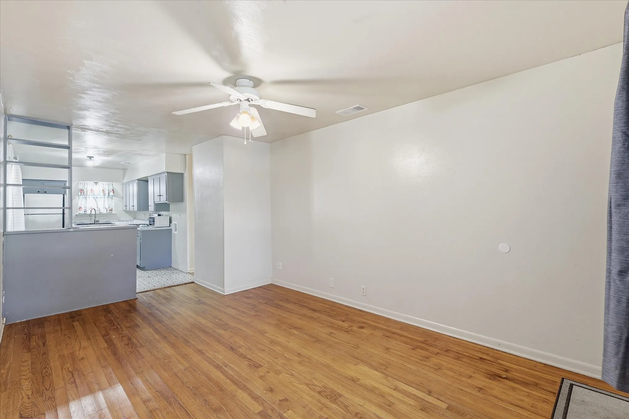 Single Family Residence For Sale in Denton County , 1005 Monterey Drive, Denton, Texas 76209, 3 Bedroom, 1 Bathroom, 1 Garage spaces, 978 Sqft, built in 1965, mls#21327166, Real Estate Agent in Denton, Homes For Sale in Denton county, Homes For Sale in Denton, Realtor in Denton Texas, Real Estate Brokerage Independent Realty Texas, Luminita Cordes Realtor