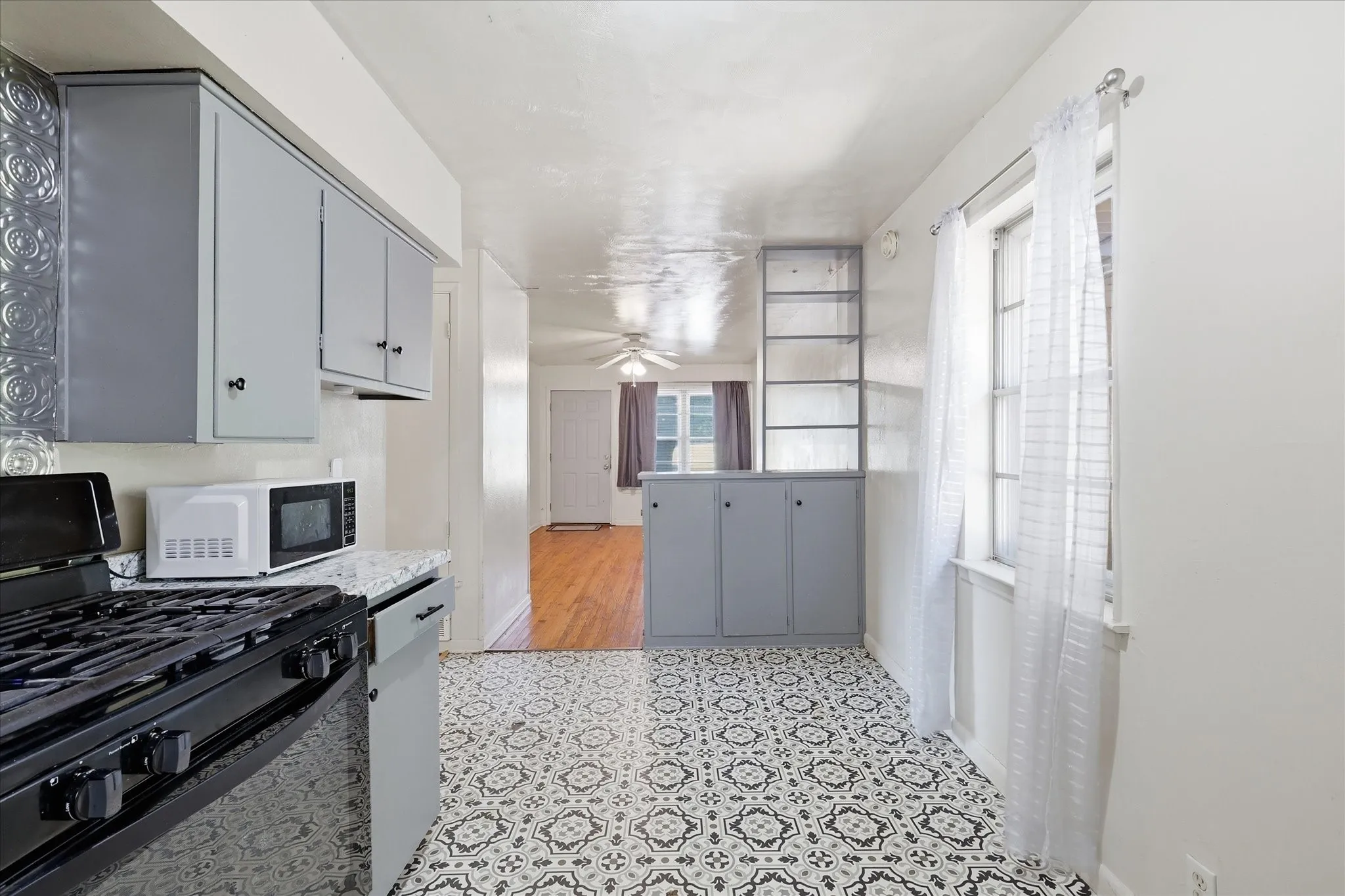 Single Family Residence For Sale in Denton County , 1005 Monterey Drive, Denton, Texas 76209, 3 Bedroom, 1 Bathroom, 1 Garage spaces, 978 Sqft, built in 1965, mls#21327166, Real Estate Agent in Denton, Homes For Sale in Denton county, Homes For Sale in Denton, Realtor in Denton Texas, Real Estate Brokerage Independent Realty Texas, Luminita Cordes Realtor