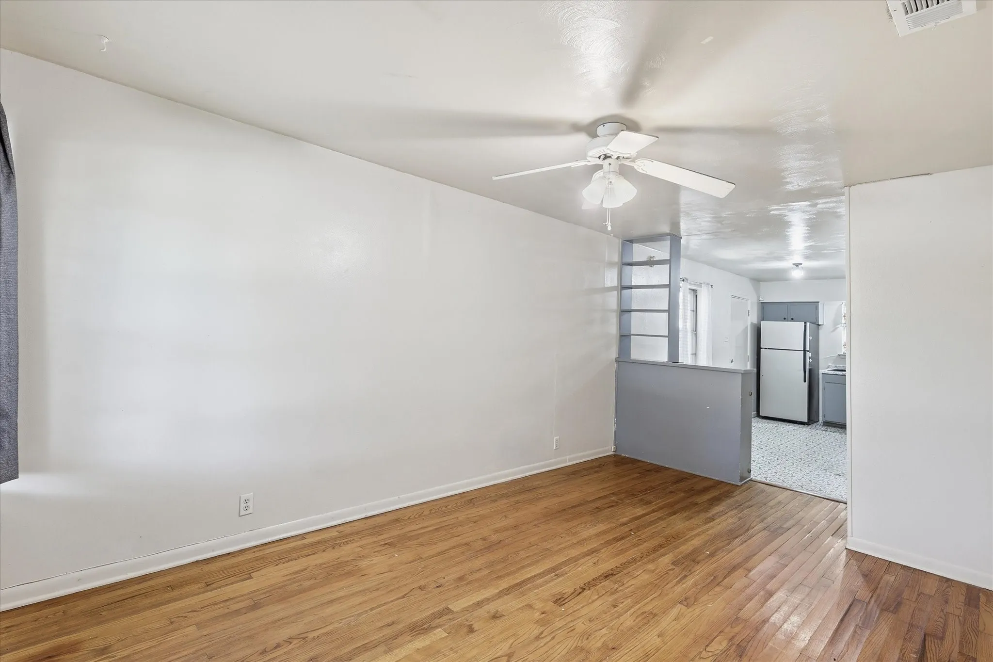 Single Family Residence For Sale in Denton County , 1005 Monterey Drive, Denton, Texas 76209, 3 Bedroom, 1 Bathroom, 1 Garage spaces, 978 Sqft, built in 1965, mls#21327166, Real Estate Agent in Denton, Homes For Sale in Denton county, Homes For Sale in Denton, Realtor in Denton Texas, Real Estate Brokerage Independent Realty Texas, Luminita Cordes Realtor