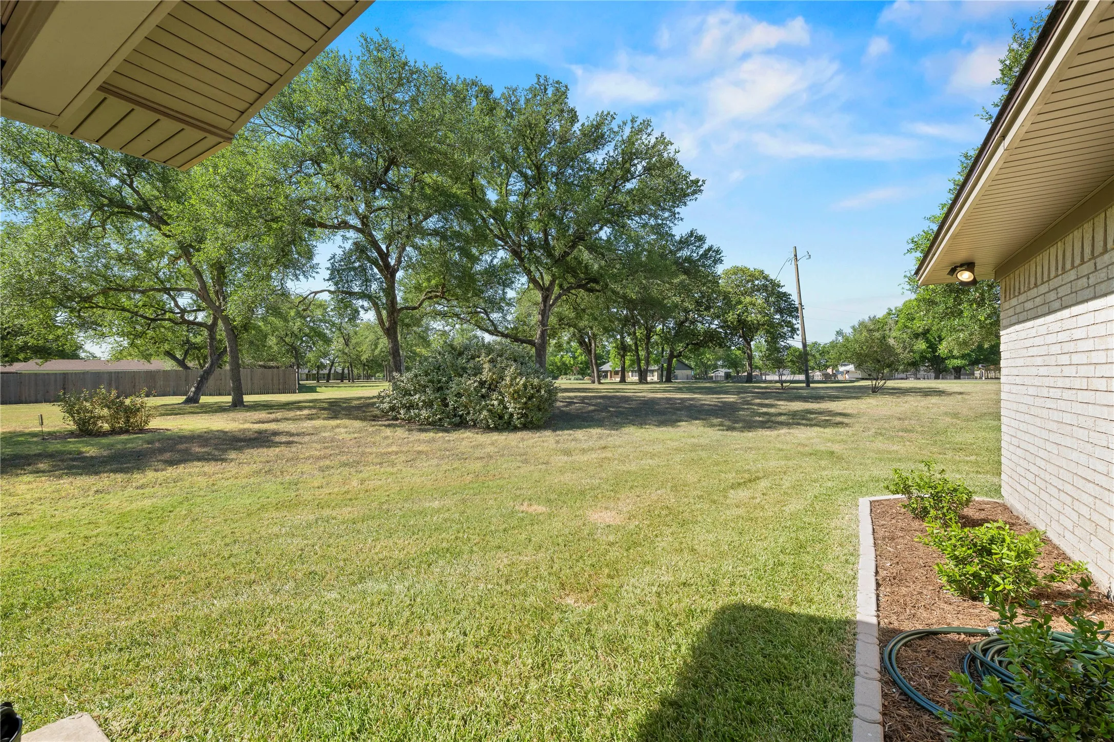 Single Family Residence For Sale in Mc Lennan County , 501 Brint Lane, Robinson, Texas 76706, 3 Bedroom, 3 Bathroom, 2 Garage spaces, 2,800 Sqft, built in 1982, mls#21282906, Real Estate Agent in Robinson, Homes For Sale in Mc Lennan county, Homes For Sale in Robinson, Realtor in Robinson Texas, Real Estate Brokerage Independent Realty Texas, Luminita Cordes Realtor