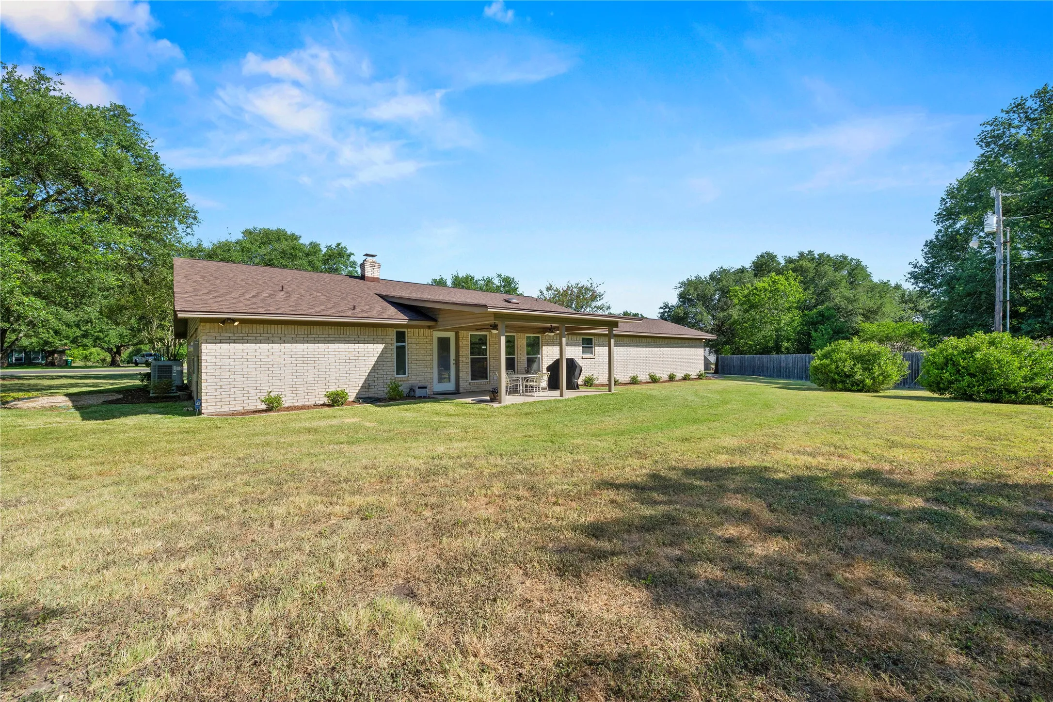Single Family Residence For Sale in Mc Lennan County , 501 Brint Lane, Robinson, Texas 76706, 3 Bedroom, 3 Bathroom, 2 Garage spaces, 2,800 Sqft, built in 1982, mls#21282906, Real Estate Agent in Robinson, Homes For Sale in Mc Lennan county, Homes For Sale in Robinson, Realtor in Robinson Texas, Real Estate Brokerage Independent Realty Texas, Luminita Cordes Realtor