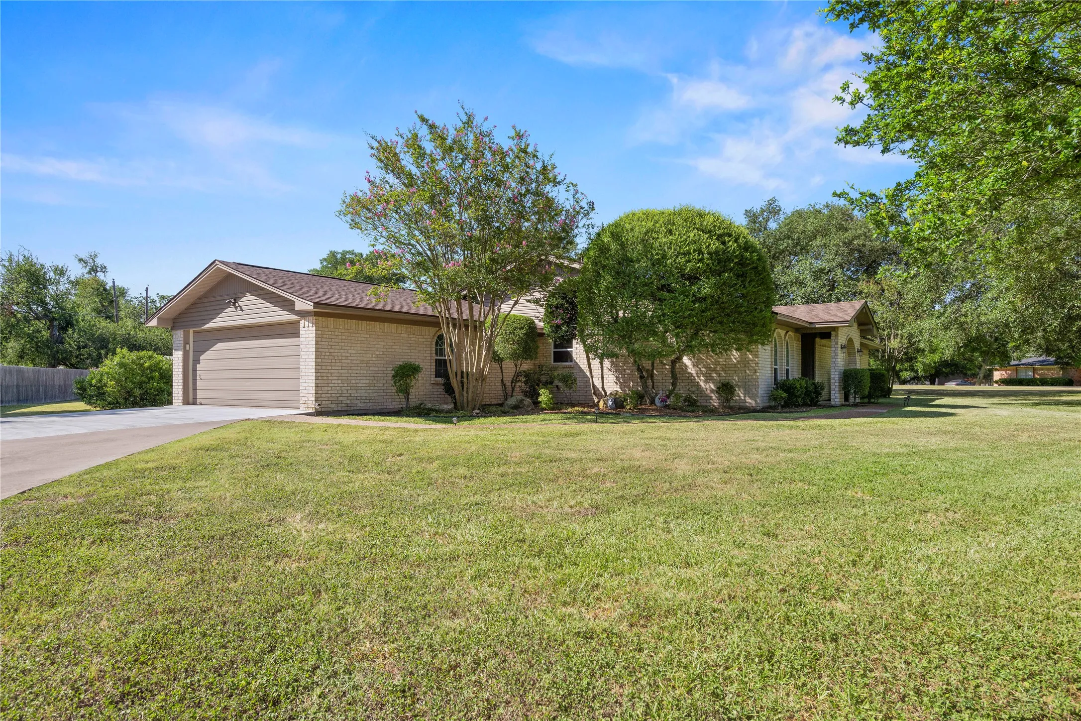 Single Family Residence For Sale in Mc Lennan County , 501 Brint Lane, Robinson, Texas 76706, 3 Bedroom, 3 Bathroom, 2 Garage spaces, 2,800 Sqft, built in 1982, mls#21282906, Real Estate Agent in Robinson, Homes For Sale in Mc Lennan county, Homes For Sale in Robinson, Realtor in Robinson Texas, Real Estate Brokerage Independent Realty Texas, Luminita Cordes Realtor