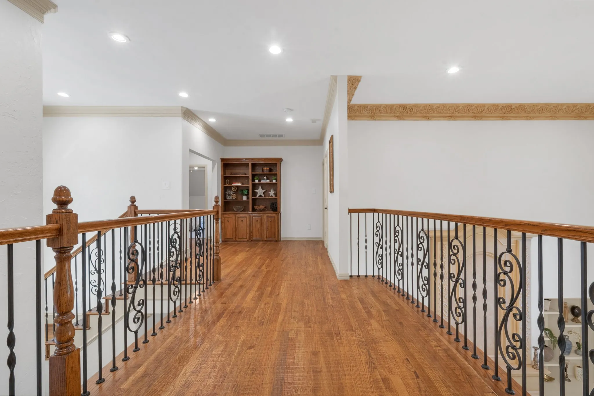 Single Family Residence For Sale in Collin County , 5048 Castle Creek Lane, Plano, Texas 75093, 4 Bedroom, 5 Bathroom, 3 Garage spaces, 6,348 Sqft, built in 2001, mls#21326389, Real Estate Agent in Plano, Homes For Sale in Collin county, Homes For Sale in Plano, Realtor in Plano Texas, Real Estate Brokerage Independent Realty Texas, Luminita Cordes Realtor