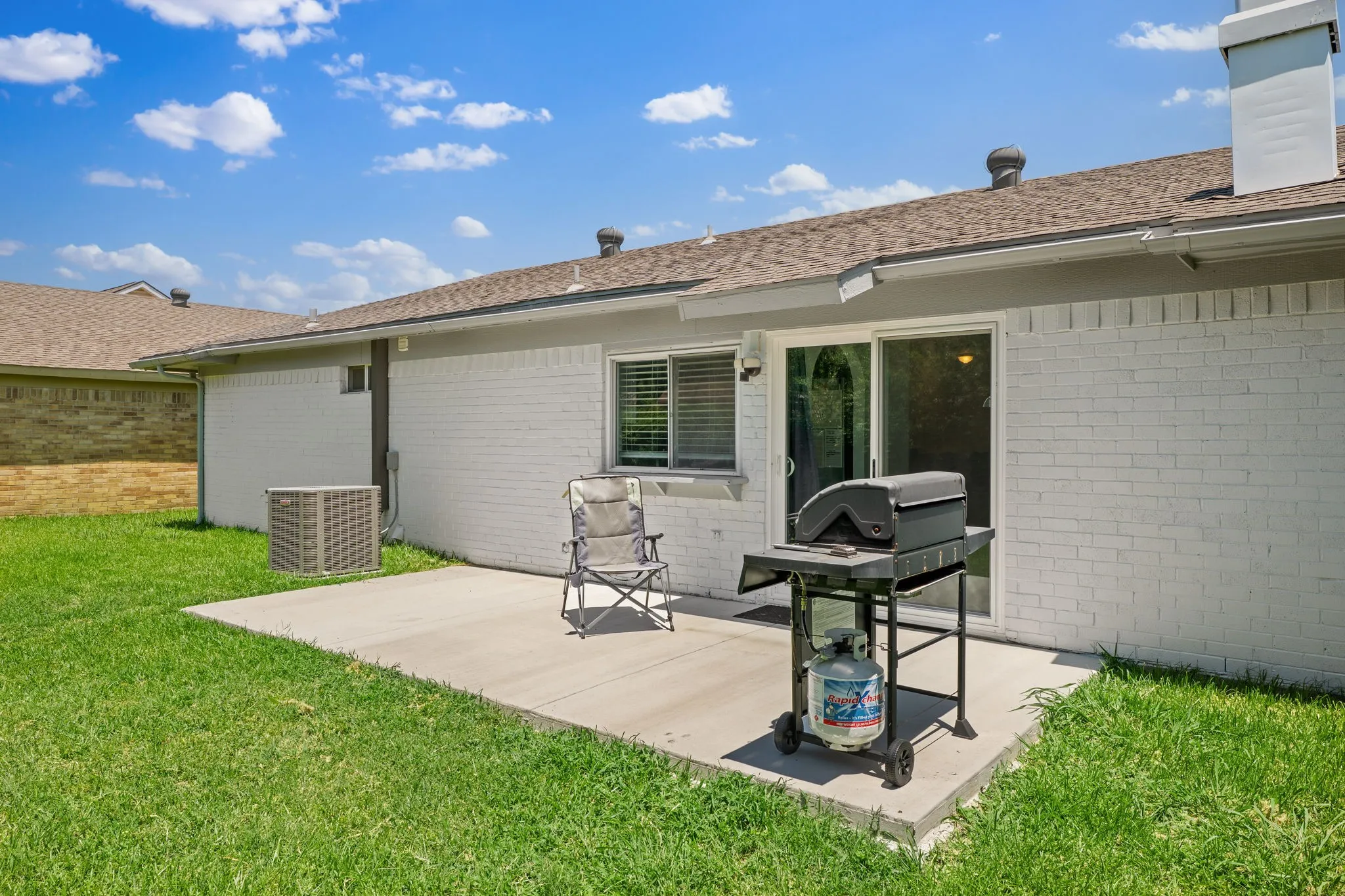 Single Family Residence For Sale in Denton County , 2314 Benbrook Drive, Carrollton, Texas 75007, 3 Bedroom, 2 Bathroom, 2 Garage spaces, 1,315 Sqft, built in 1978, Price $349,999, mls#21327364, Real Estate Agent in Carrollton, Homes For Sale in Denton county, Homes For Sale in Carrollton, Realtor in Carrollton Texas, Real Estate Brokerage Independent Realty Texas, Luminita Cordes Realtor