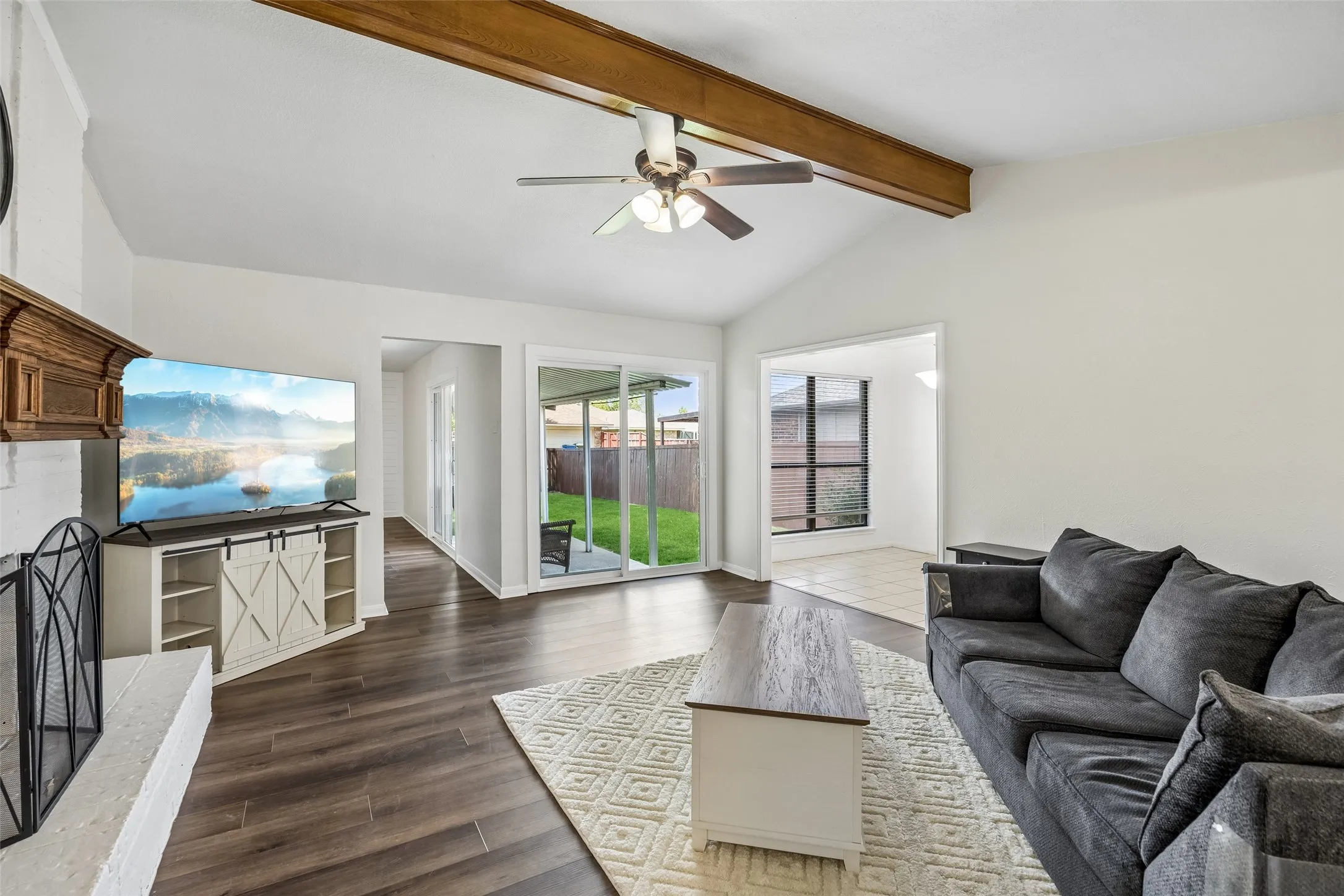 Single Family Residence For Sale in Denton County , 1725 Mayflower Drive, Carrollton, Texas 75007, 3 Bedroom, 2 Bathroom, 2 Garage spaces, 1,783 Sqft, built in 1983, mls#21323372, Real Estate Agent in Carrollton, Homes For Sale in Denton county, Homes For Sale in Carrollton, Realtor in Carrollton Texas, Real Estate Brokerage Independent Realty Texas, Luminita Cordes Realtor